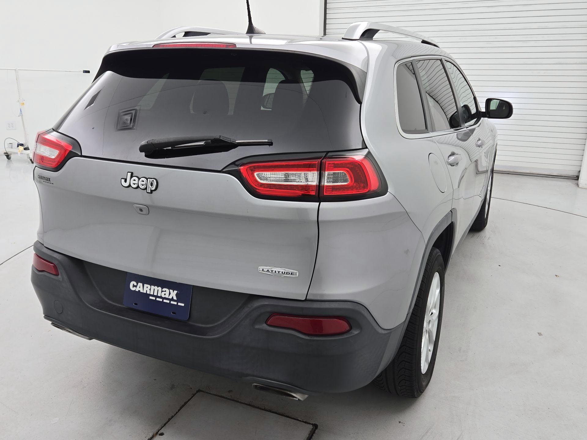Thumbnail: 2017 Jeep Cherokee - 5
