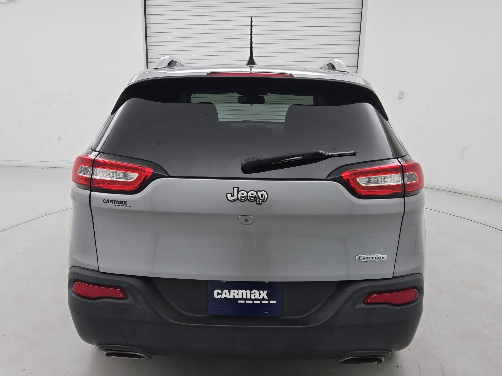 Thumbnail: 2017 Jeep Cherokee - 6