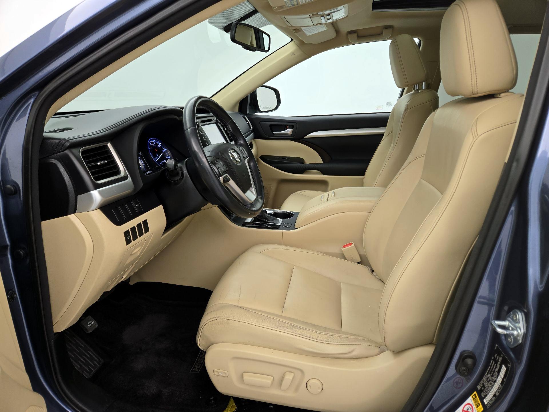 Thumbnail: 2015 Toyota Highlander - 9