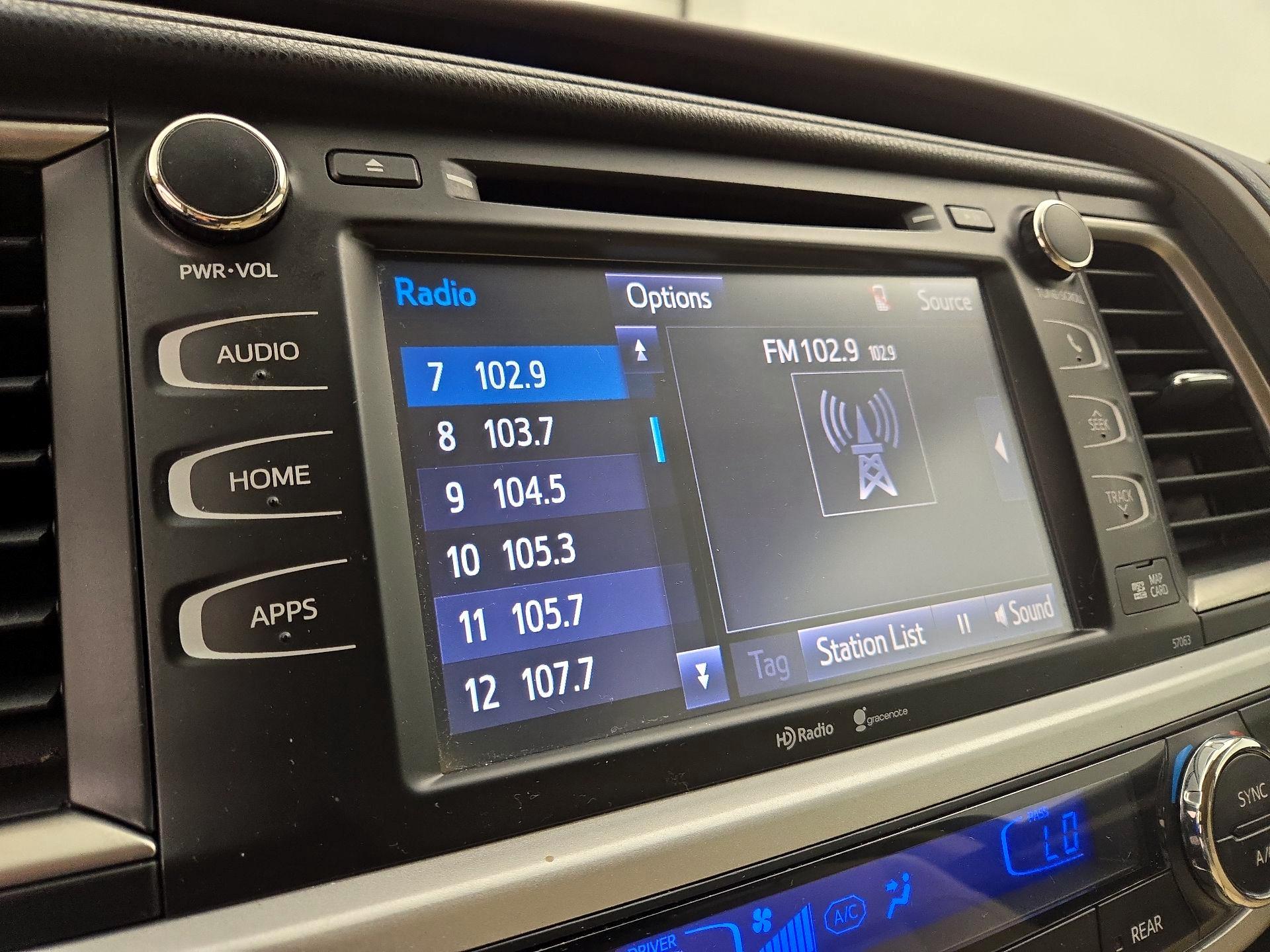 Thumbnail: 2015 Toyota Highlander - 14