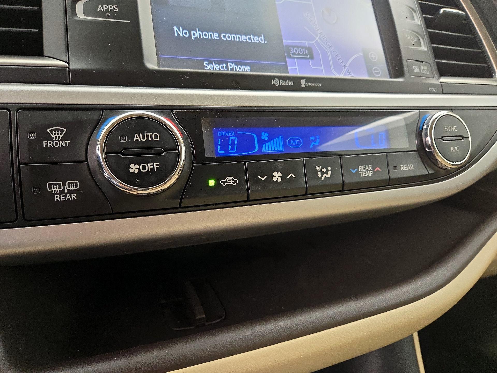 Thumbnail: 2015 Toyota Highlander - 15
