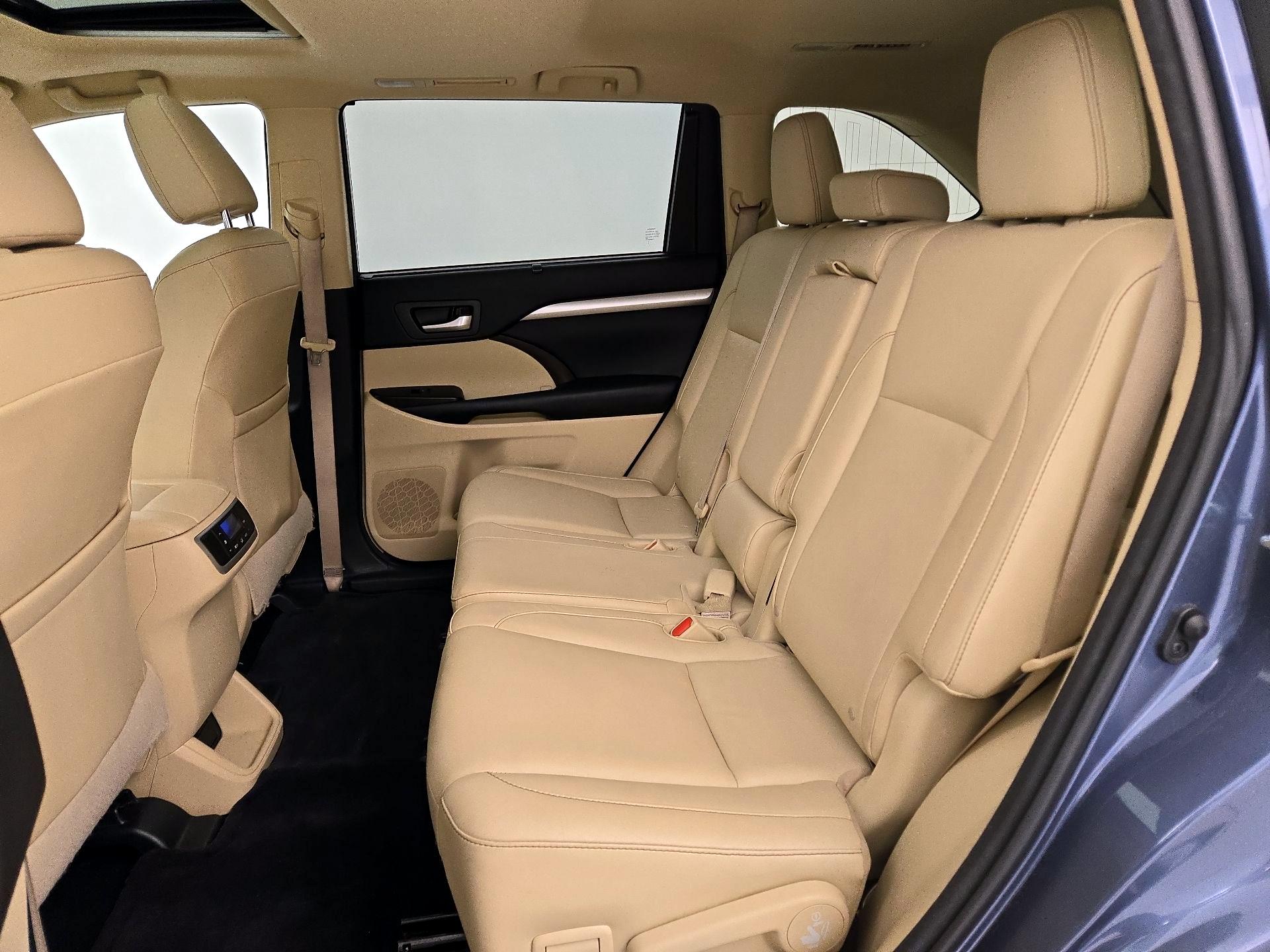 Thumbnail: 2015 Toyota Highlander - 19