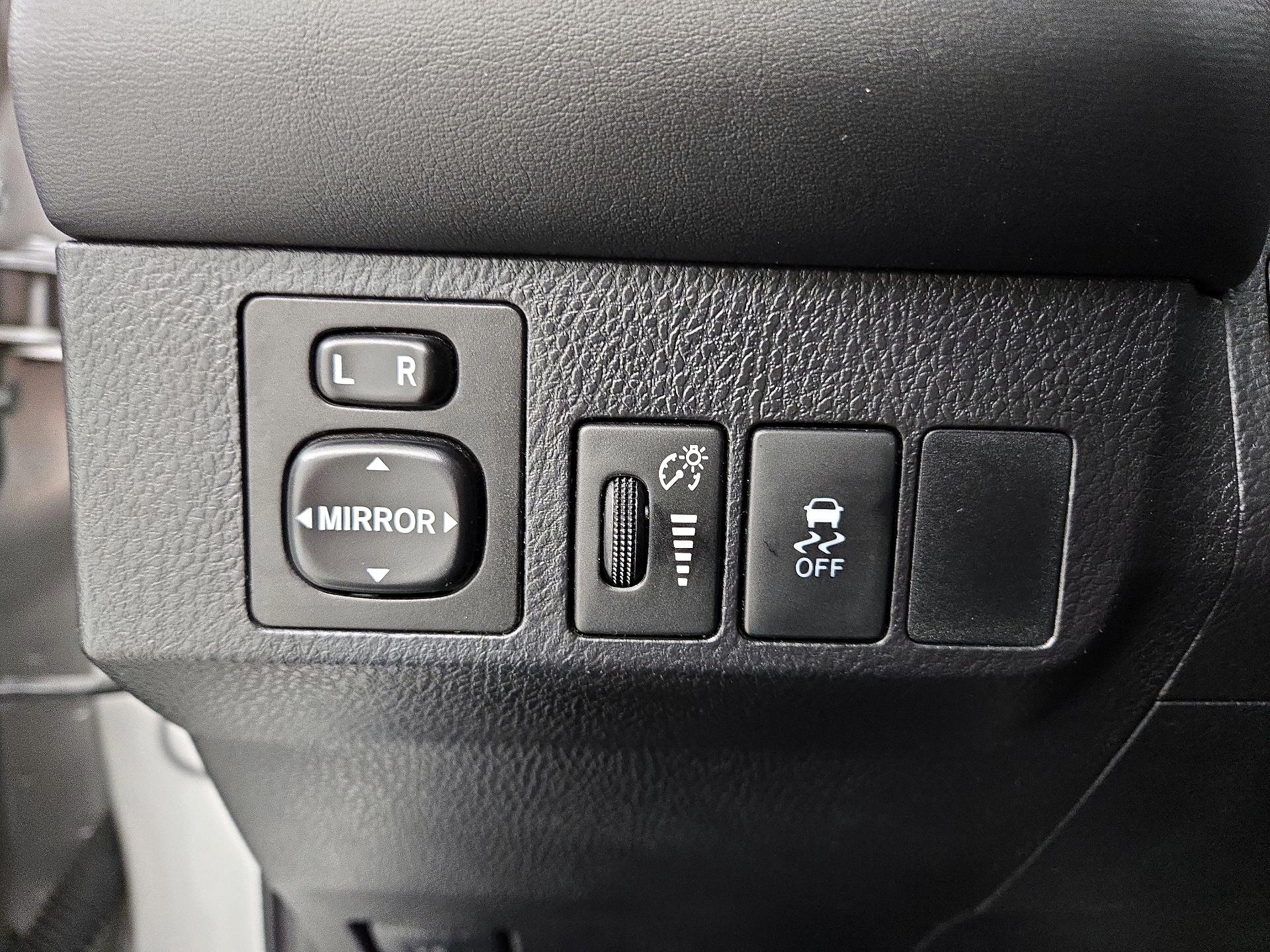 Thumbnail: 2015 Toyota RAV4 - 11