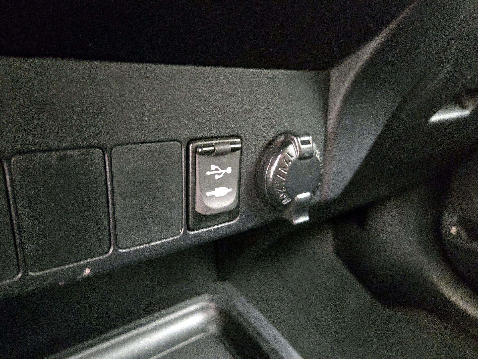 Thumbnail: 2015 Toyota RAV4 - 16