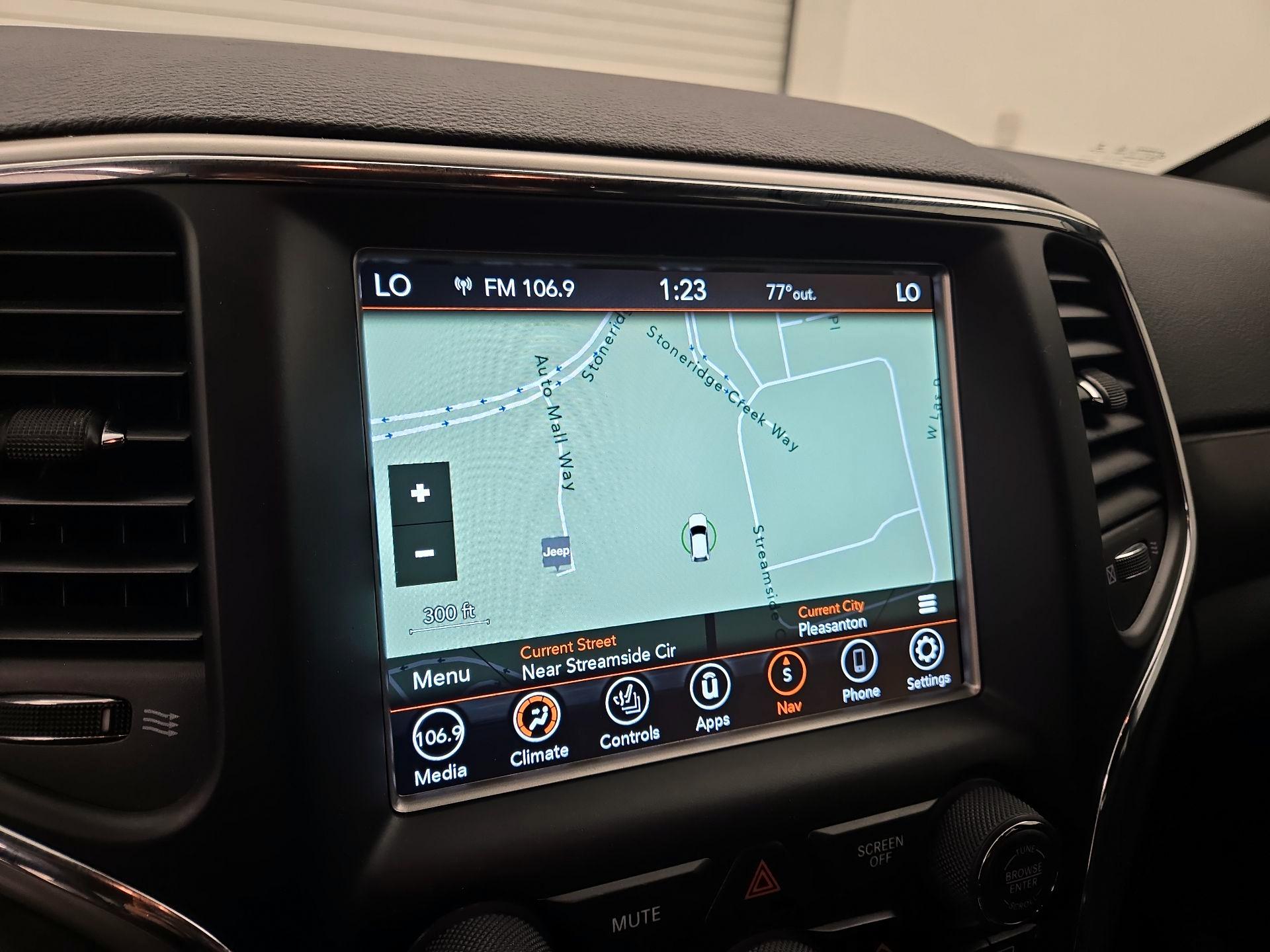 Thumbnail: 2018 Jeep Grand Cherokee - 12