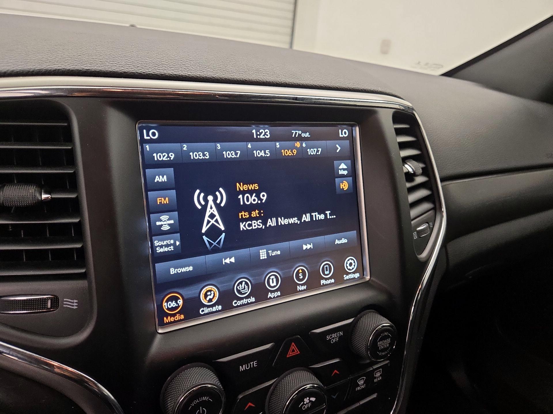 Thumbnail: 2018 Jeep Grand Cherokee - 14