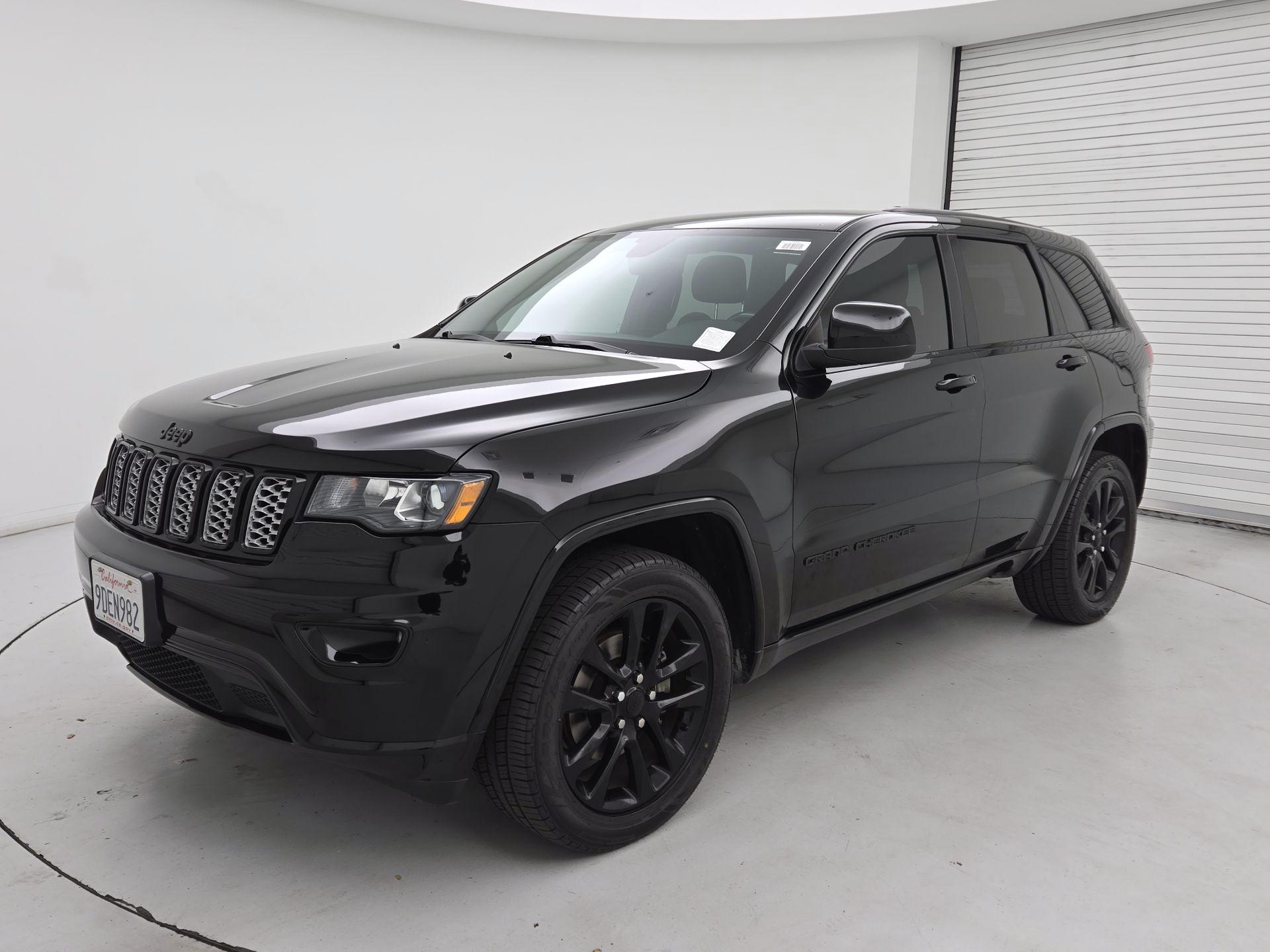 Thumbnail: 2018 Jeep Grand Cherokee - 3