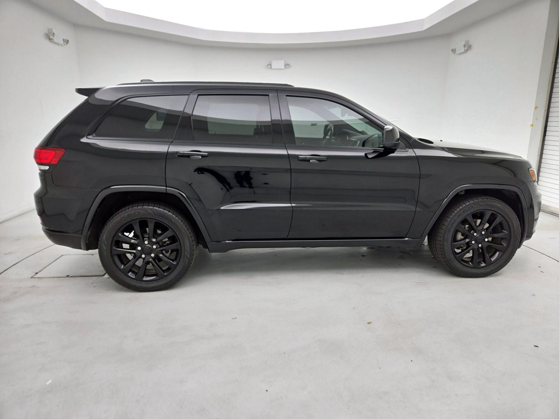 Thumbnail: 2018 Jeep Grand Cherokee - 4