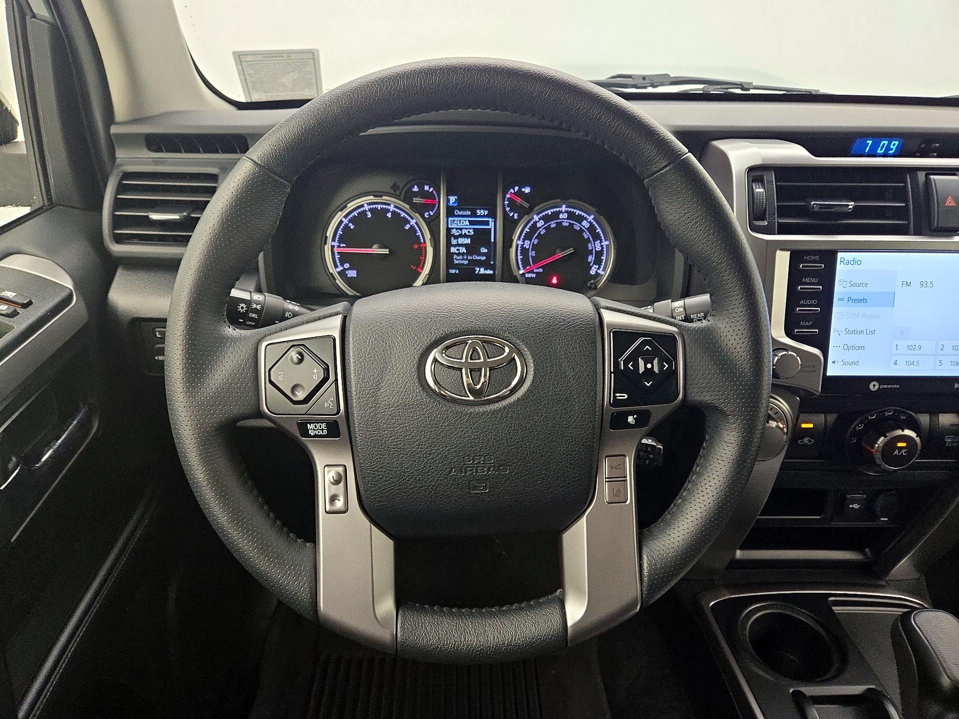 Thumbnail: 2022 Toyota 4Runner - 10