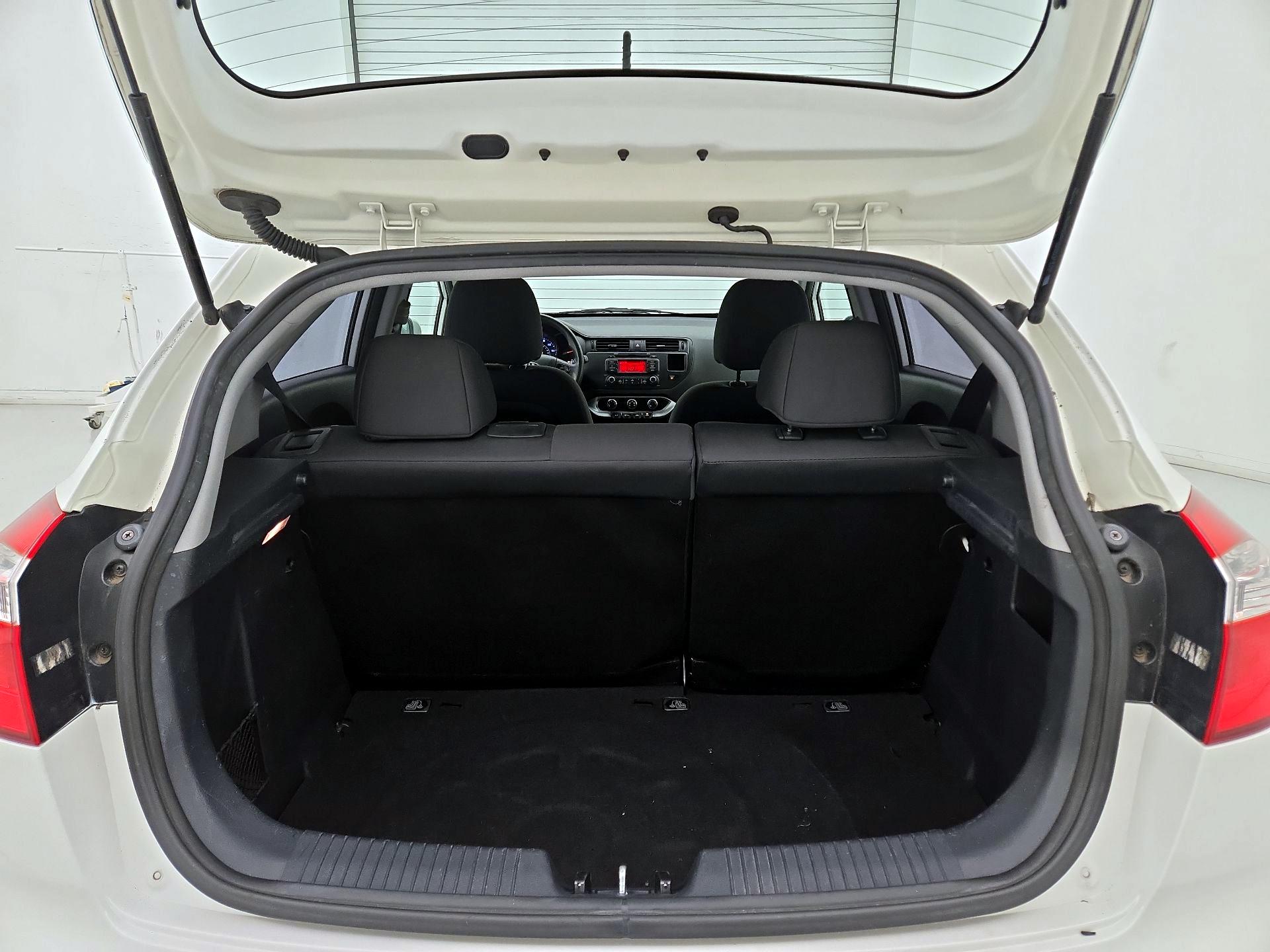 Thumbnail: 2013 Kia Rio5 - 16