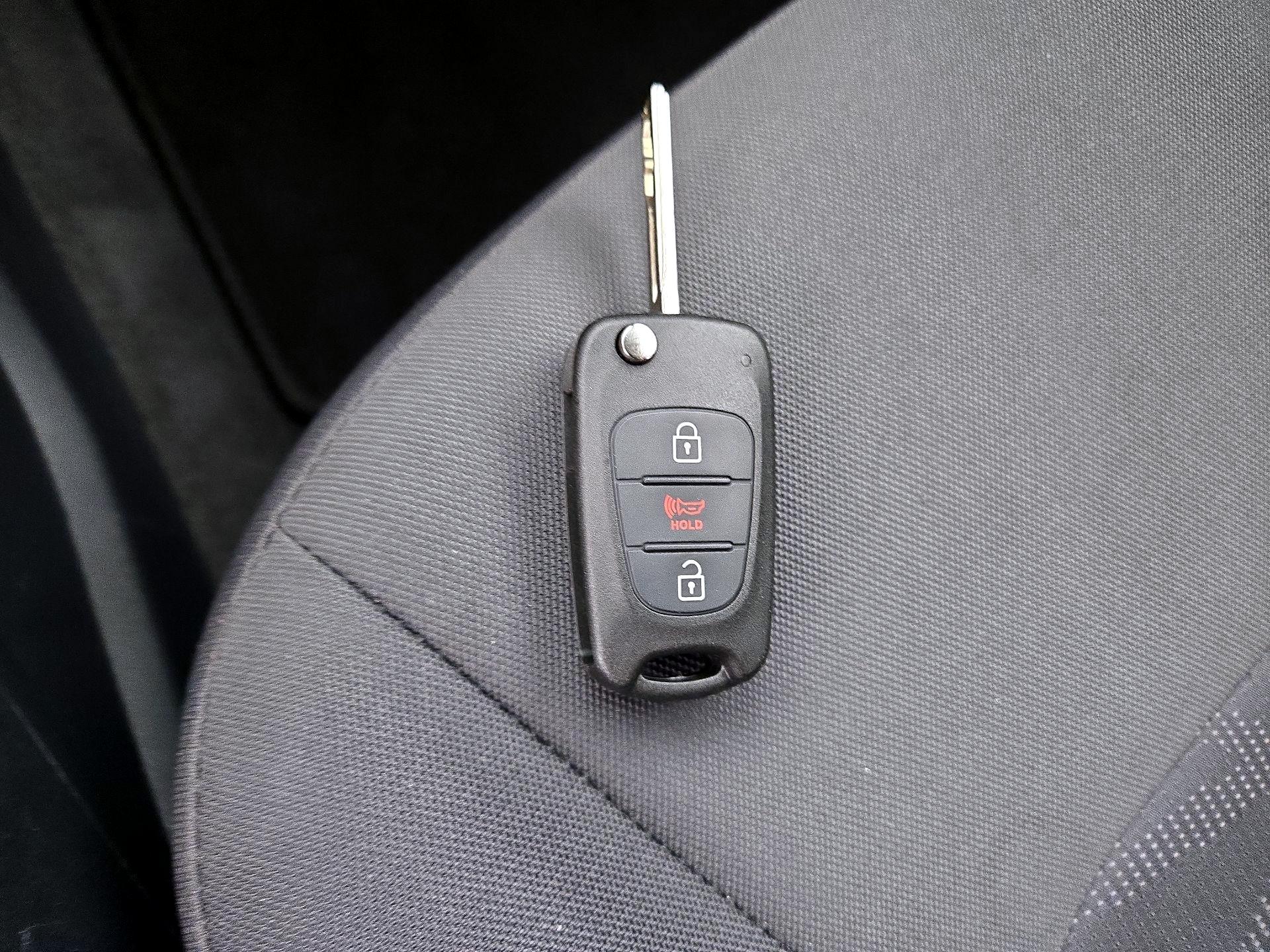 Thumbnail: 2013 Kia Rio5 - 18