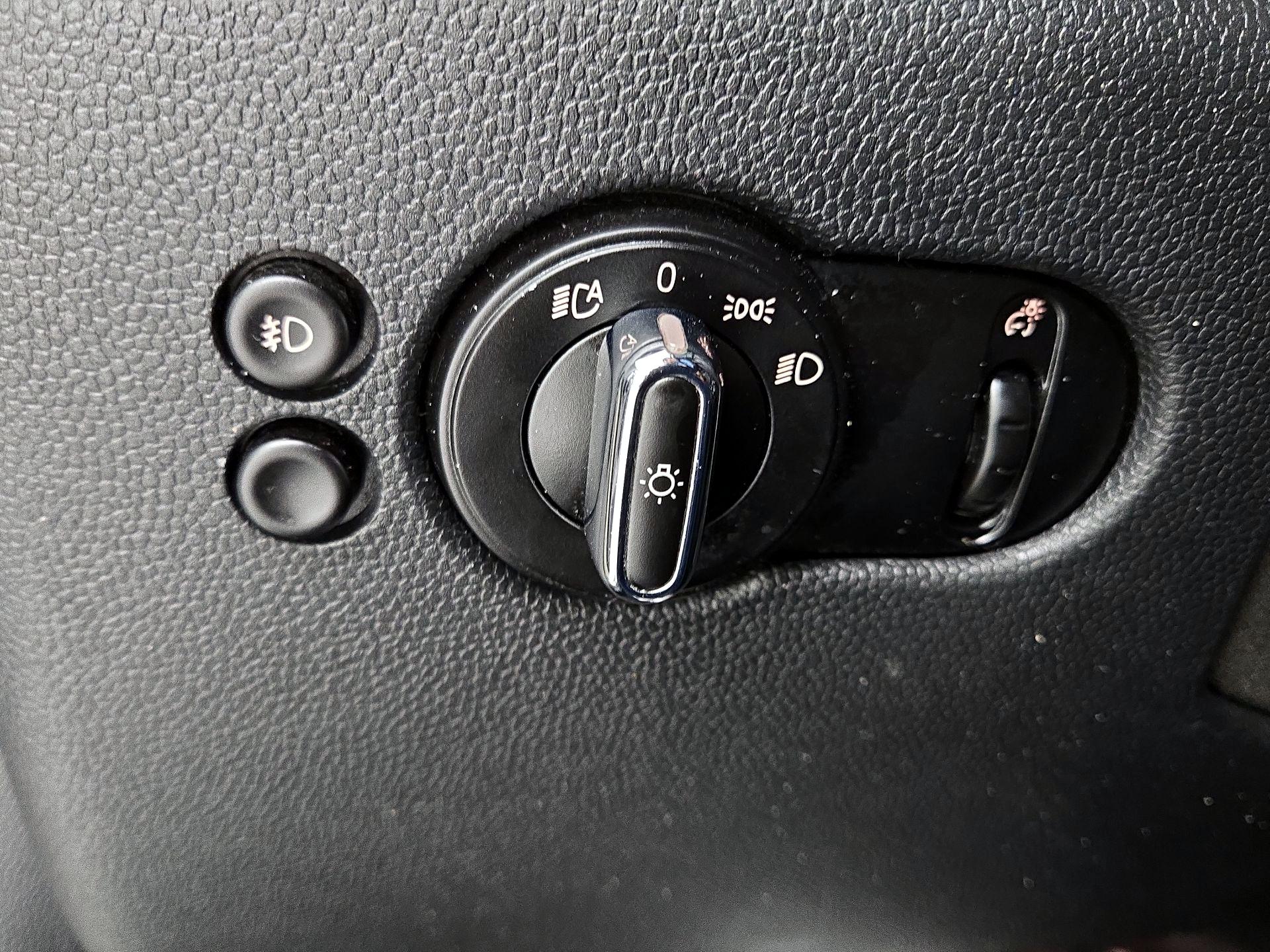Thumbnail: 2016 MINI Cooper Hardtop - 11
