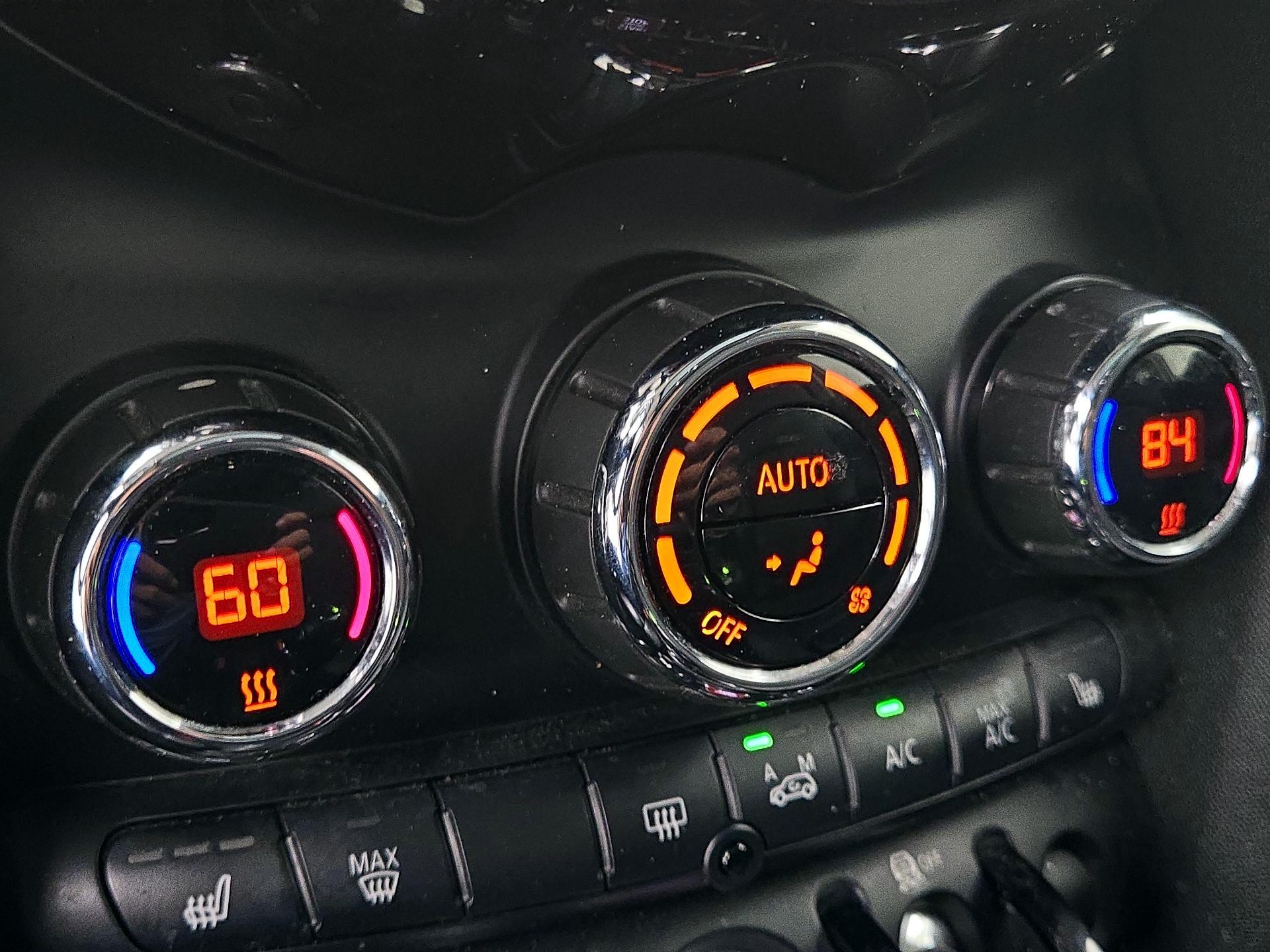 Thumbnail: 2016 MINI Cooper Hardtop - 13