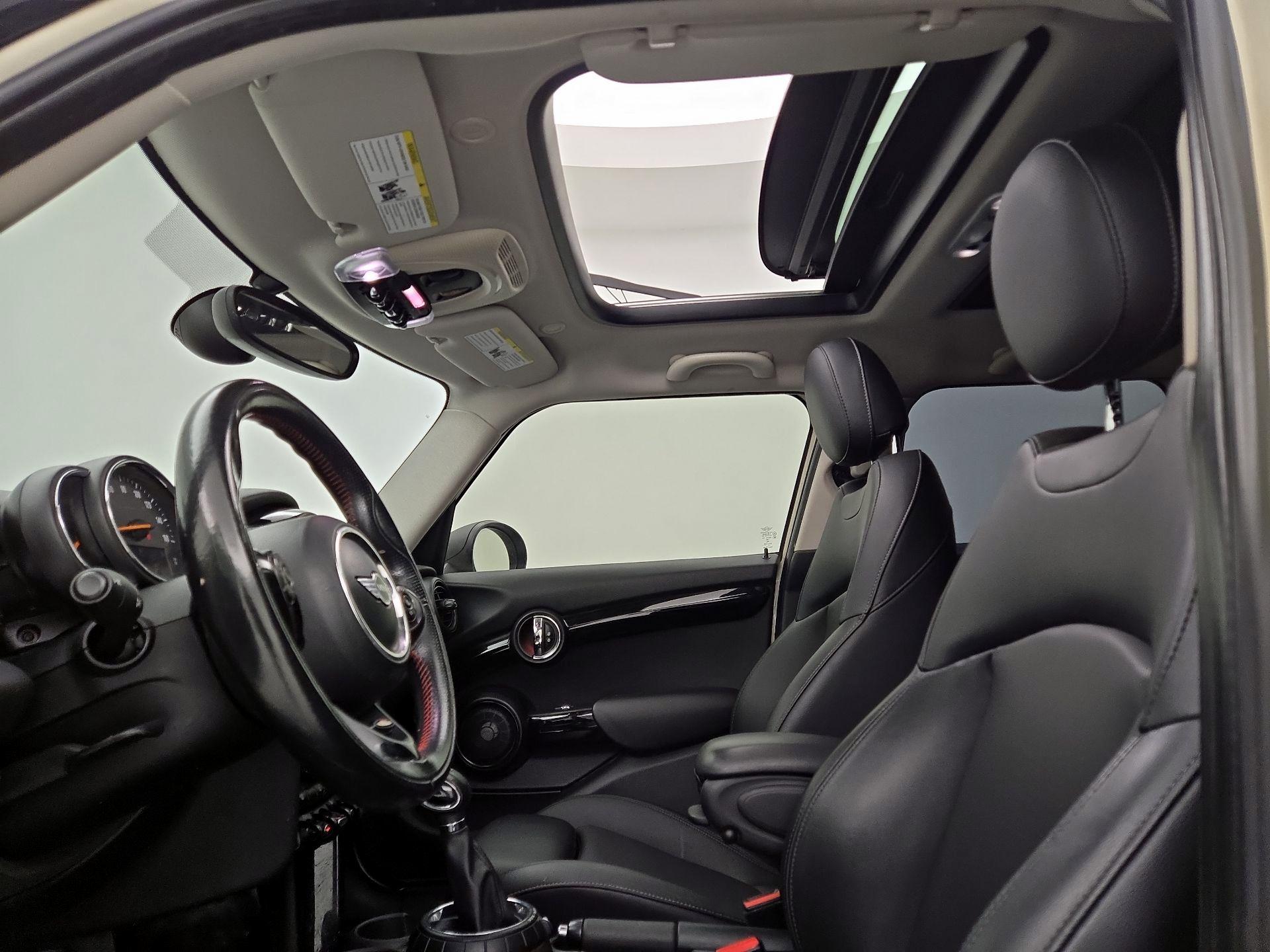 Thumbnail: 2016 MINI Cooper Hardtop - 16