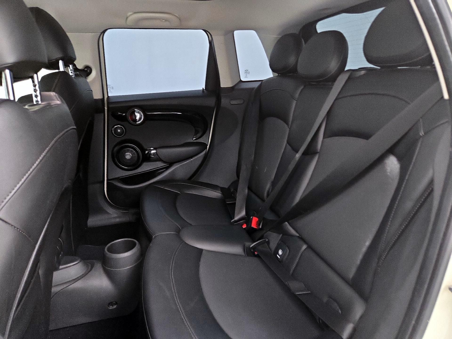 Thumbnail: 2016 MINI Cooper Hardtop - 17