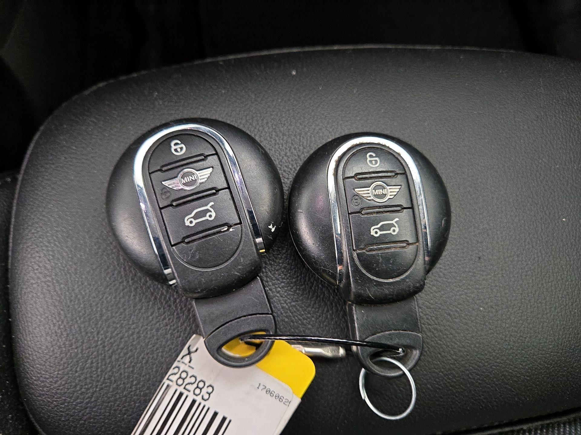 Thumbnail: 2016 MINI Cooper Hardtop - 20