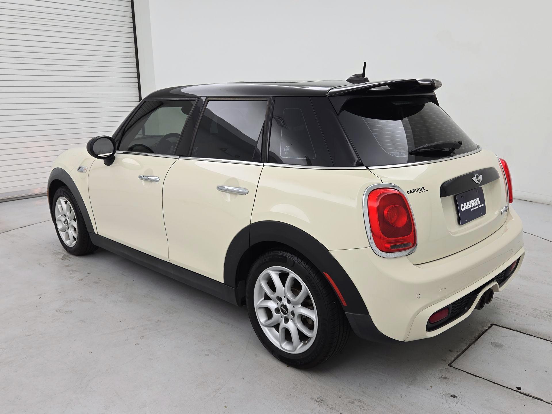 Thumbnail: 2016 MINI Cooper Hardtop - 7