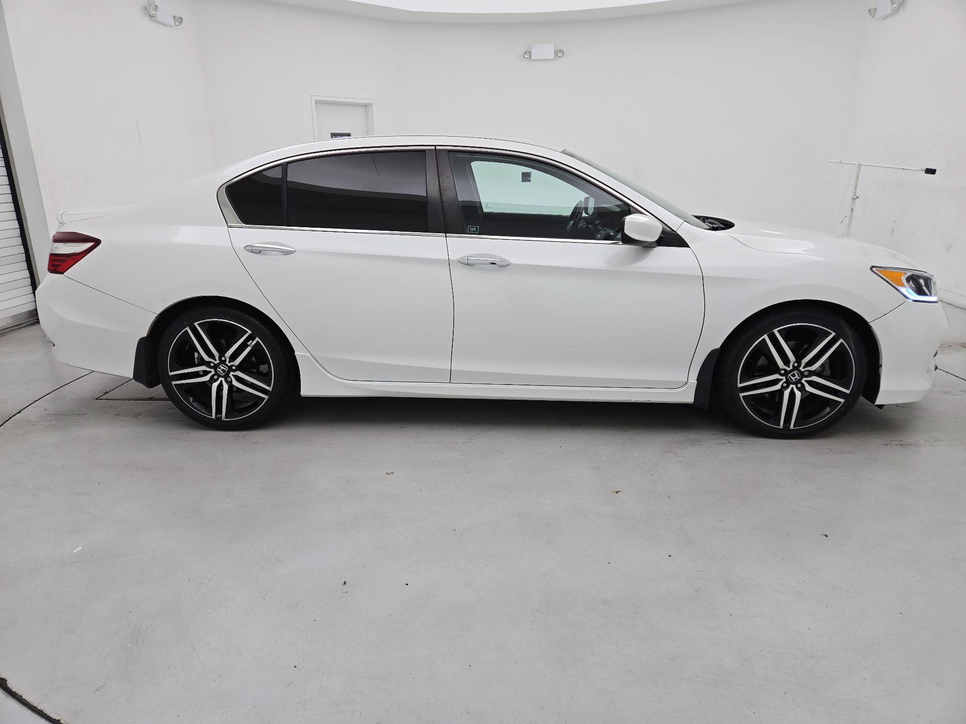 Thumbnail: 2017 Honda Accord - 4