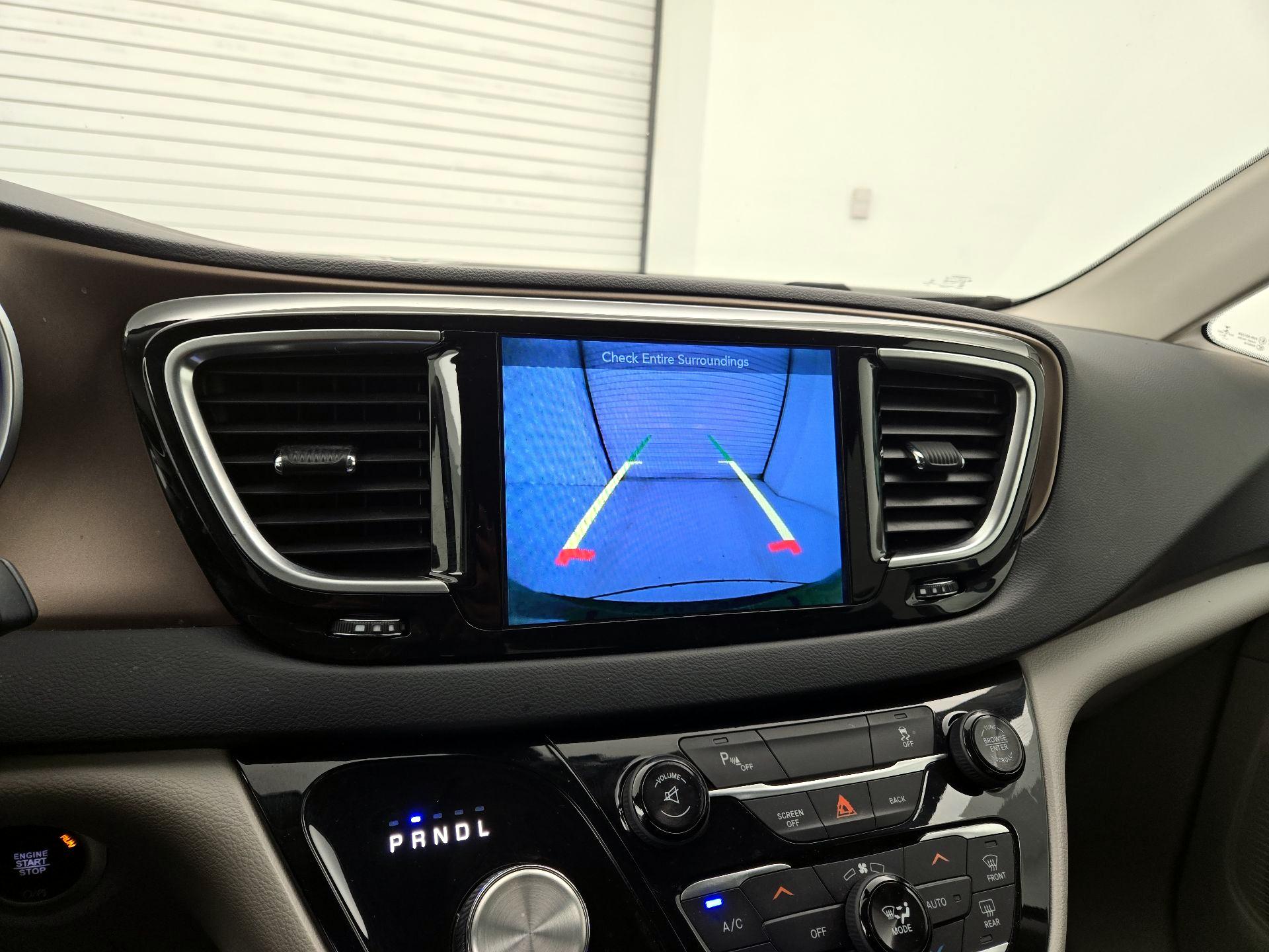 Thumbnail: 2017 Chrysler Pacifica - 13