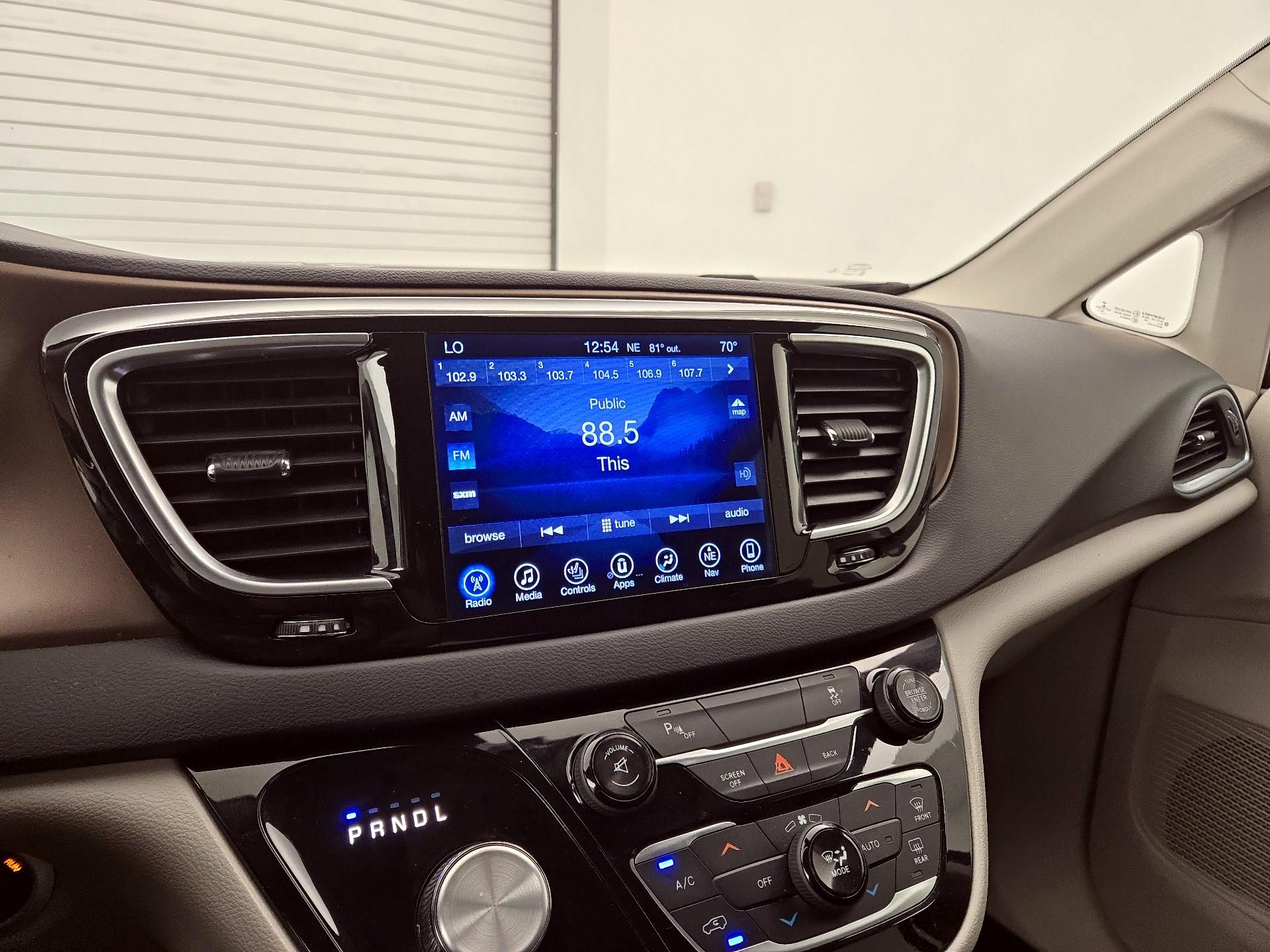 Thumbnail: 2017 Chrysler Pacifica - 14