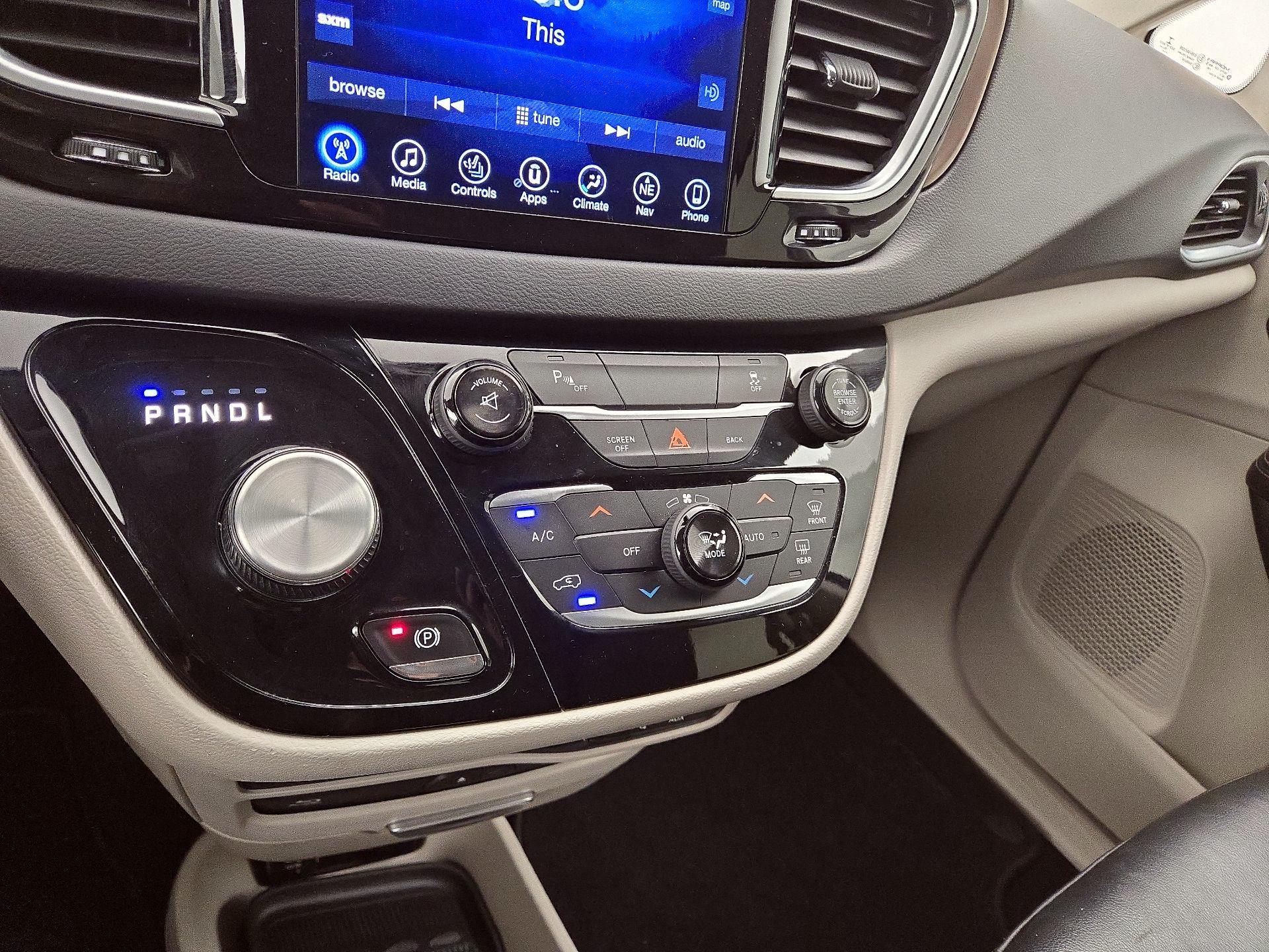 Thumbnail: 2017 Chrysler Pacifica - 15