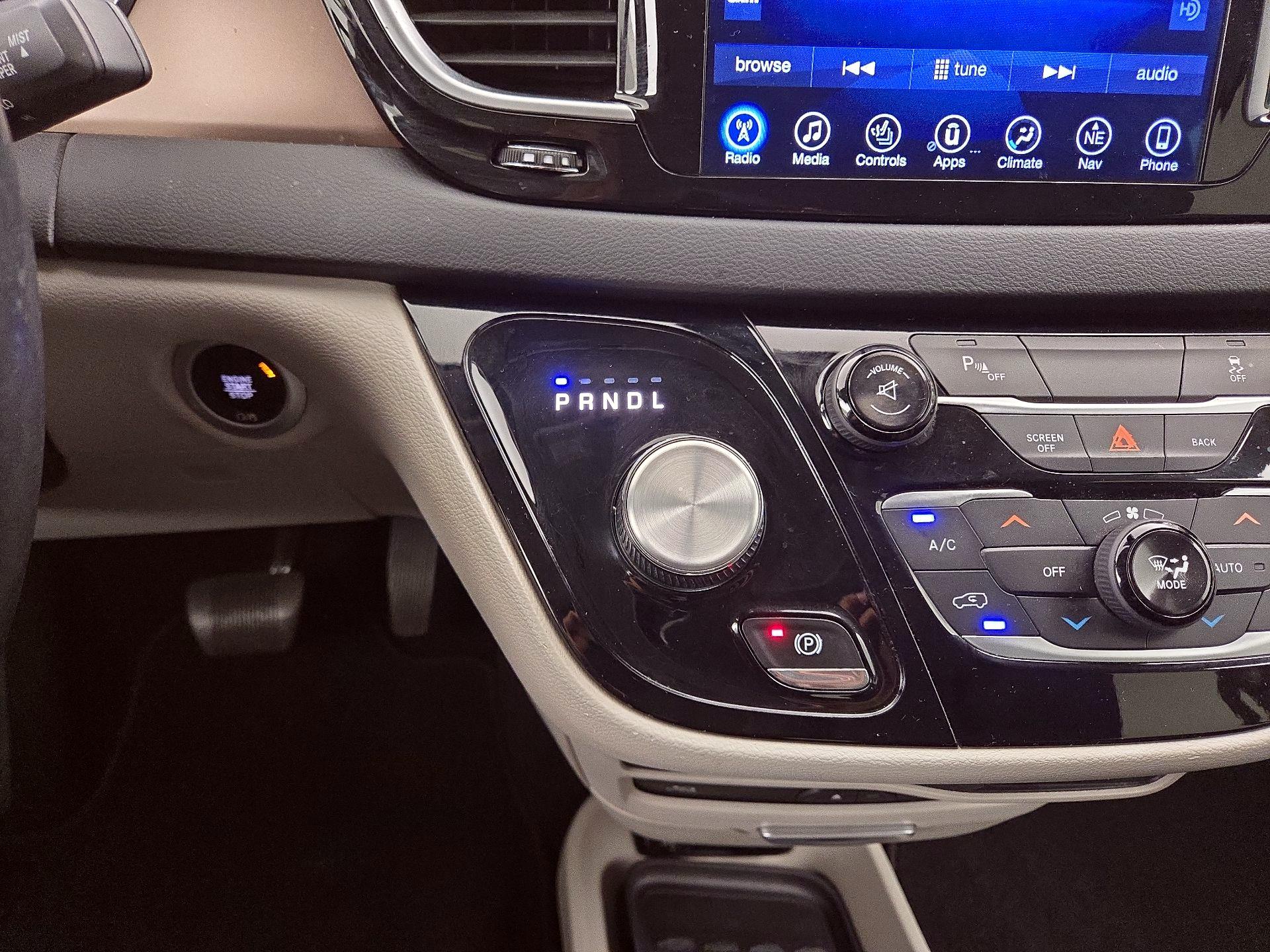 Thumbnail: 2017 Chrysler Pacifica - 16