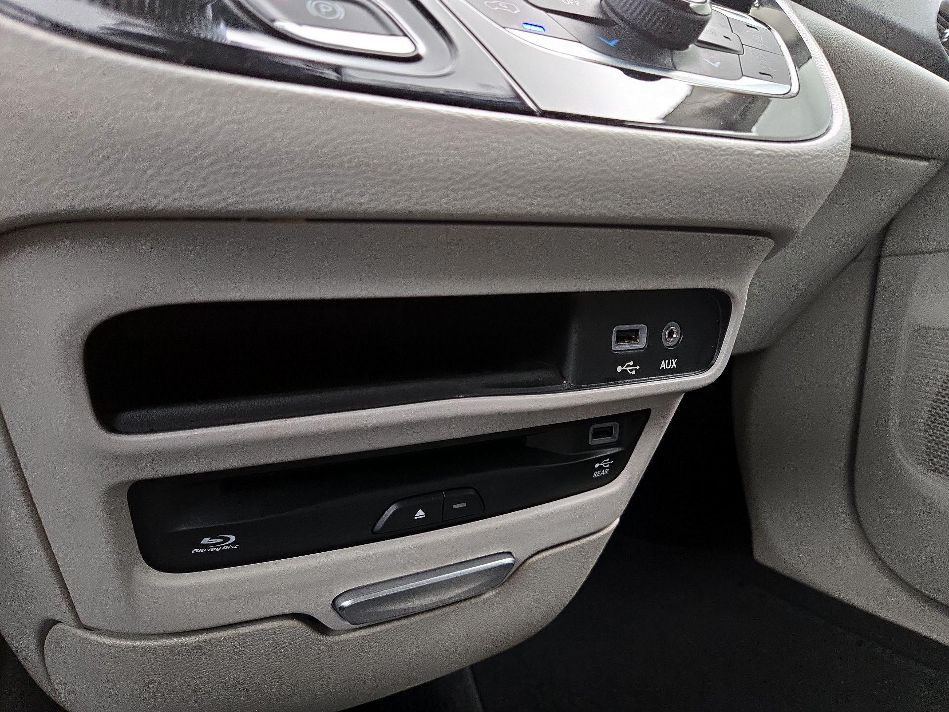 Thumbnail: 2017 Chrysler Pacifica - 17