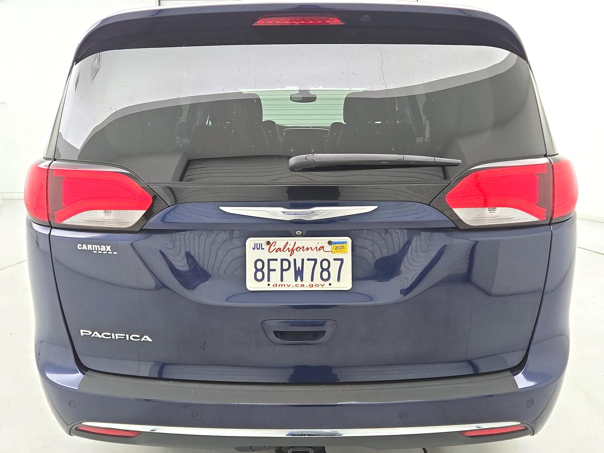 Thumbnail: 2017 Chrysler Pacifica - 6