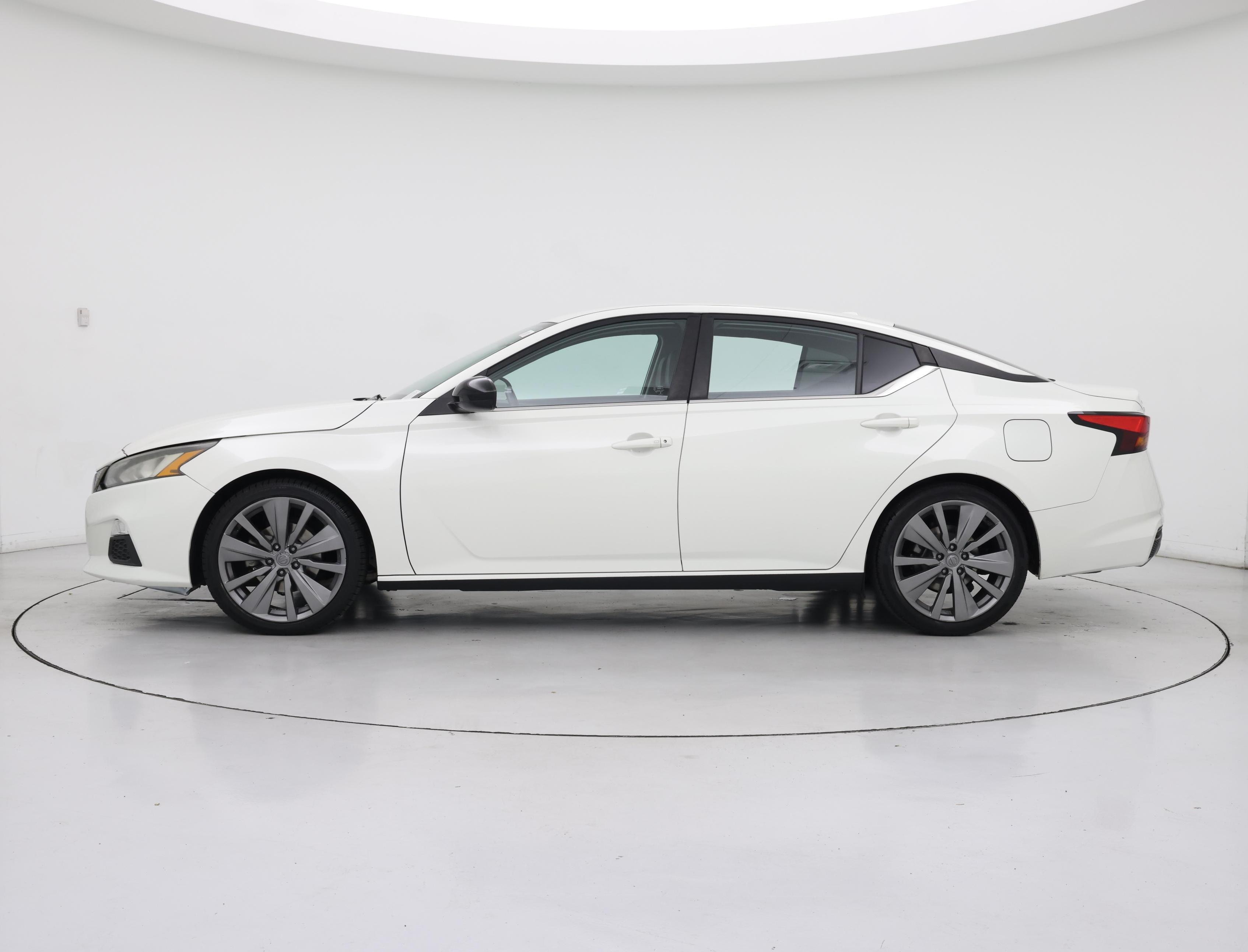 Thumbnail: 2020 Nissan Altima - 3