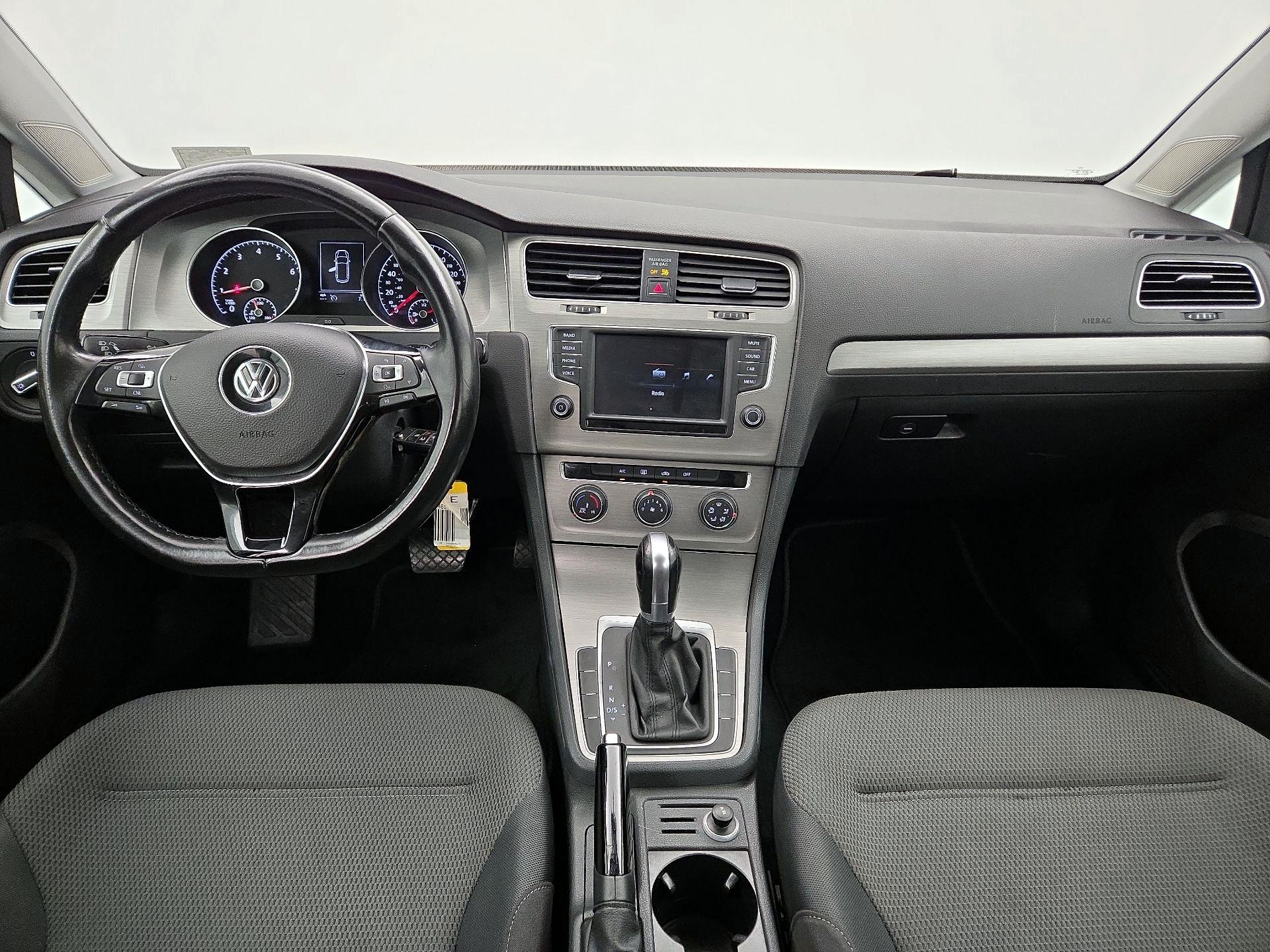 Thumbnail: 2016 Volkswagen Golf - 9