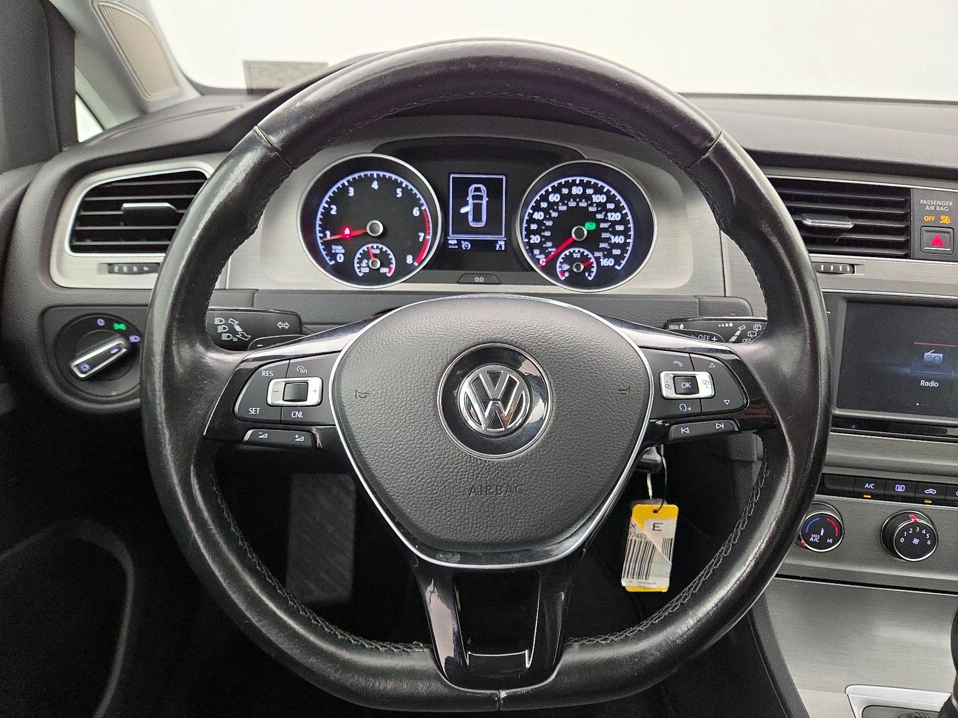 Thumbnail: 2016 Volkswagen Golf - 10