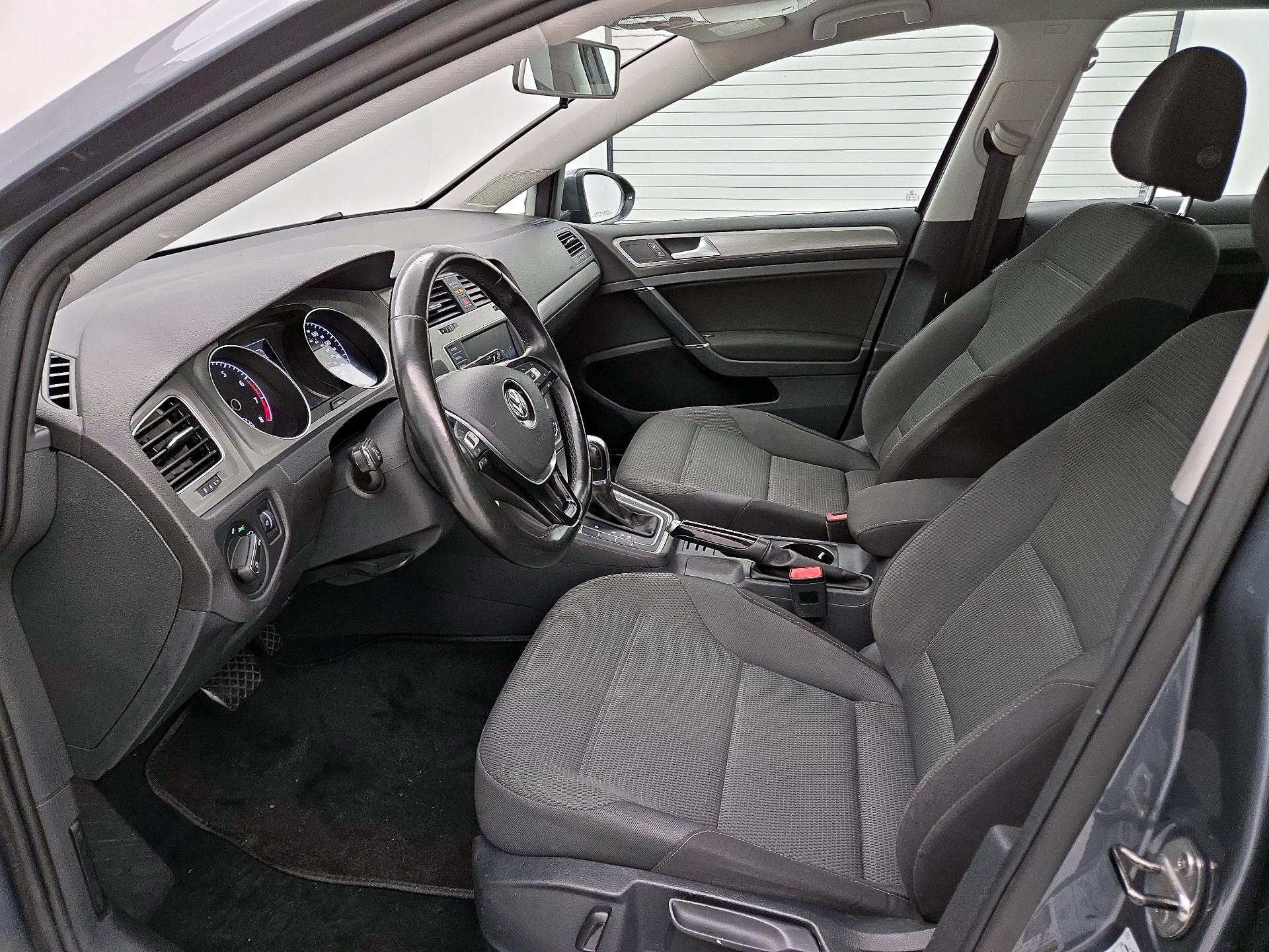 Thumbnail: 2016 Volkswagen Golf - 11