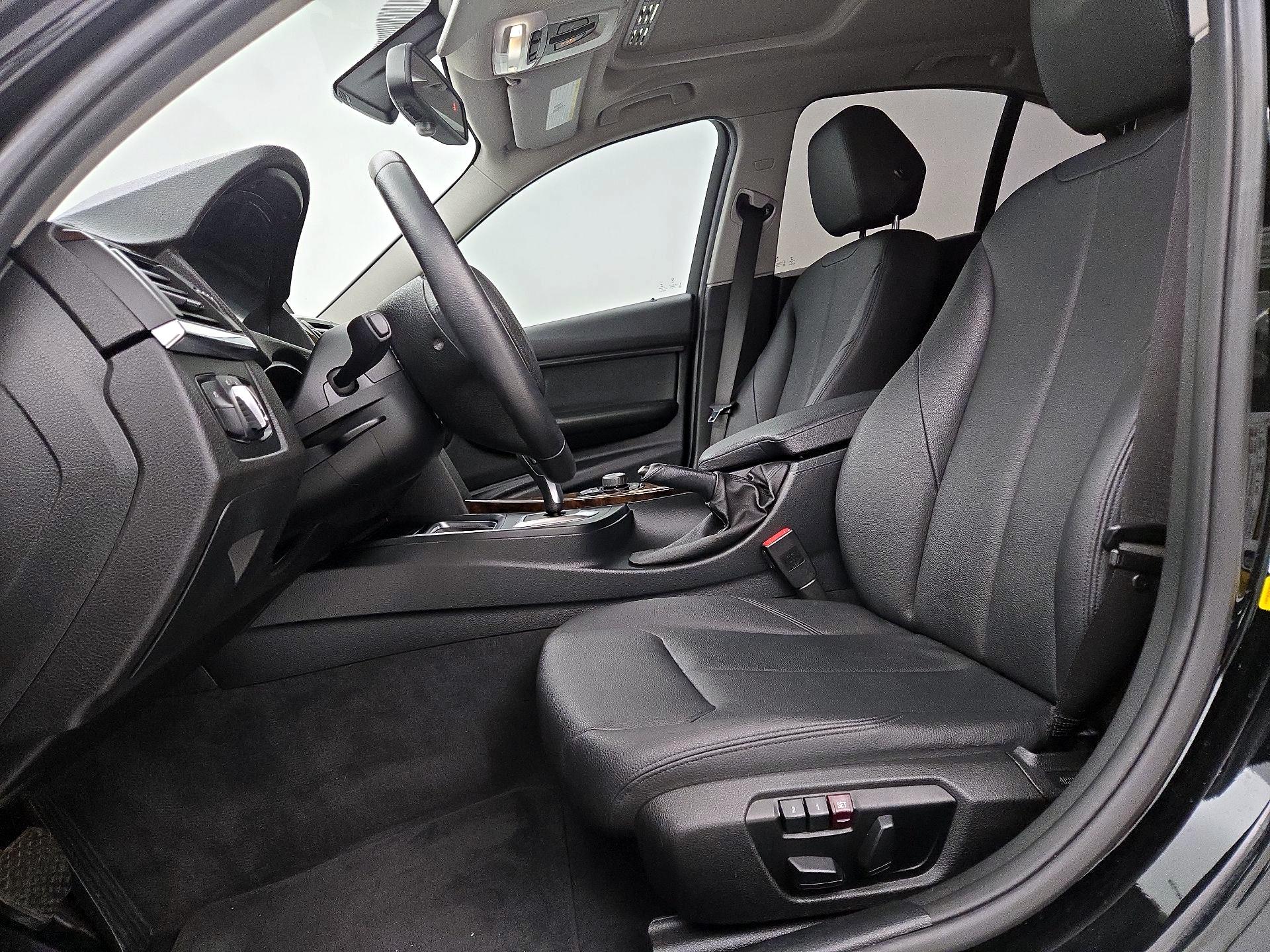 Thumbnail: 2015 BMW 3 Series - 9