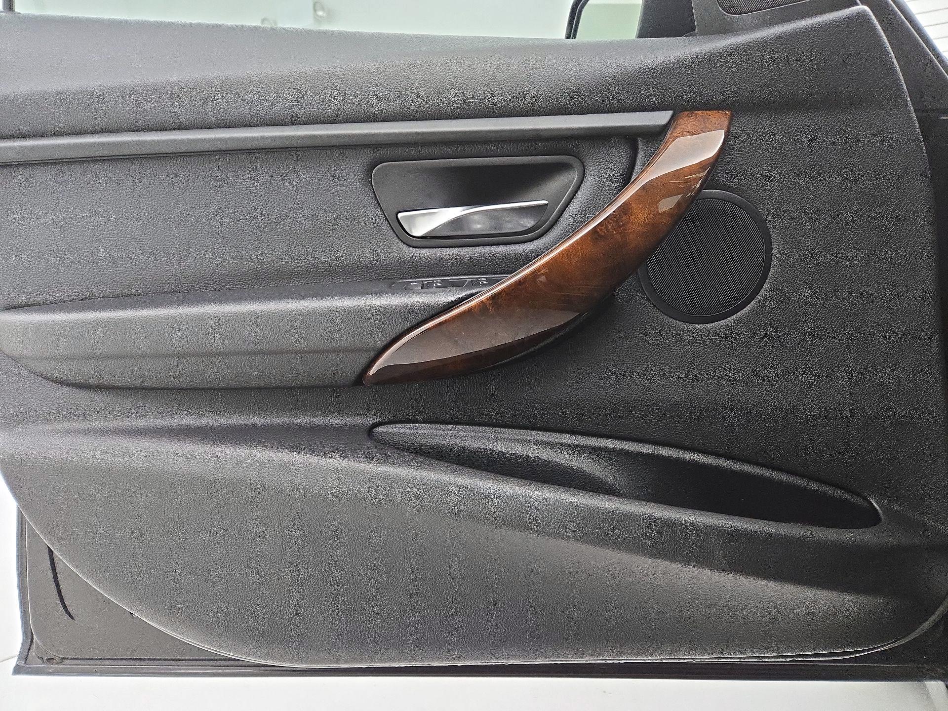 Thumbnail: 2015 BMW 3 Series - 10
