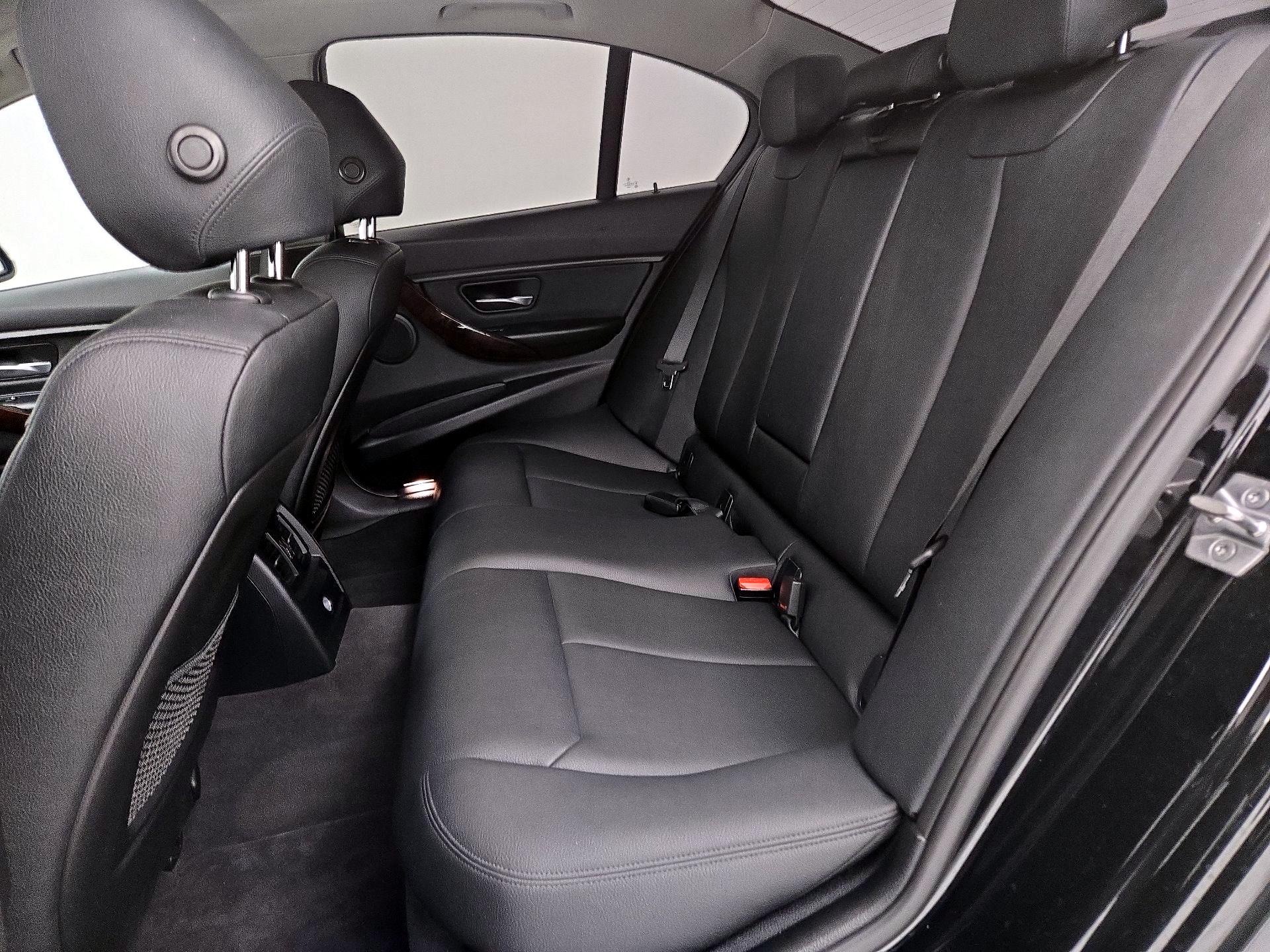Thumbnail: 2015 BMW 3 Series - 16