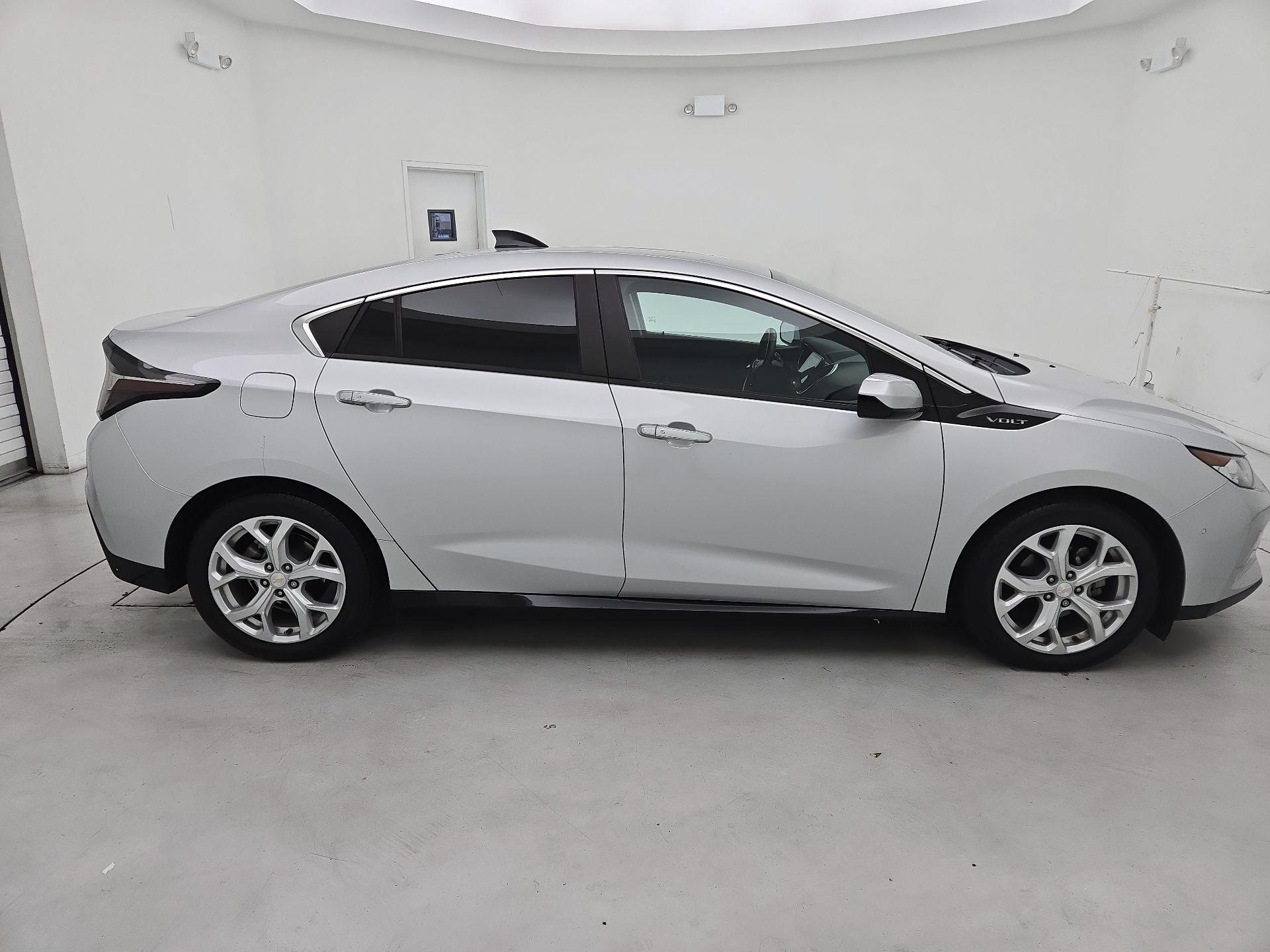 Thumbnail: 2018 Chevrolet Volt - 4
