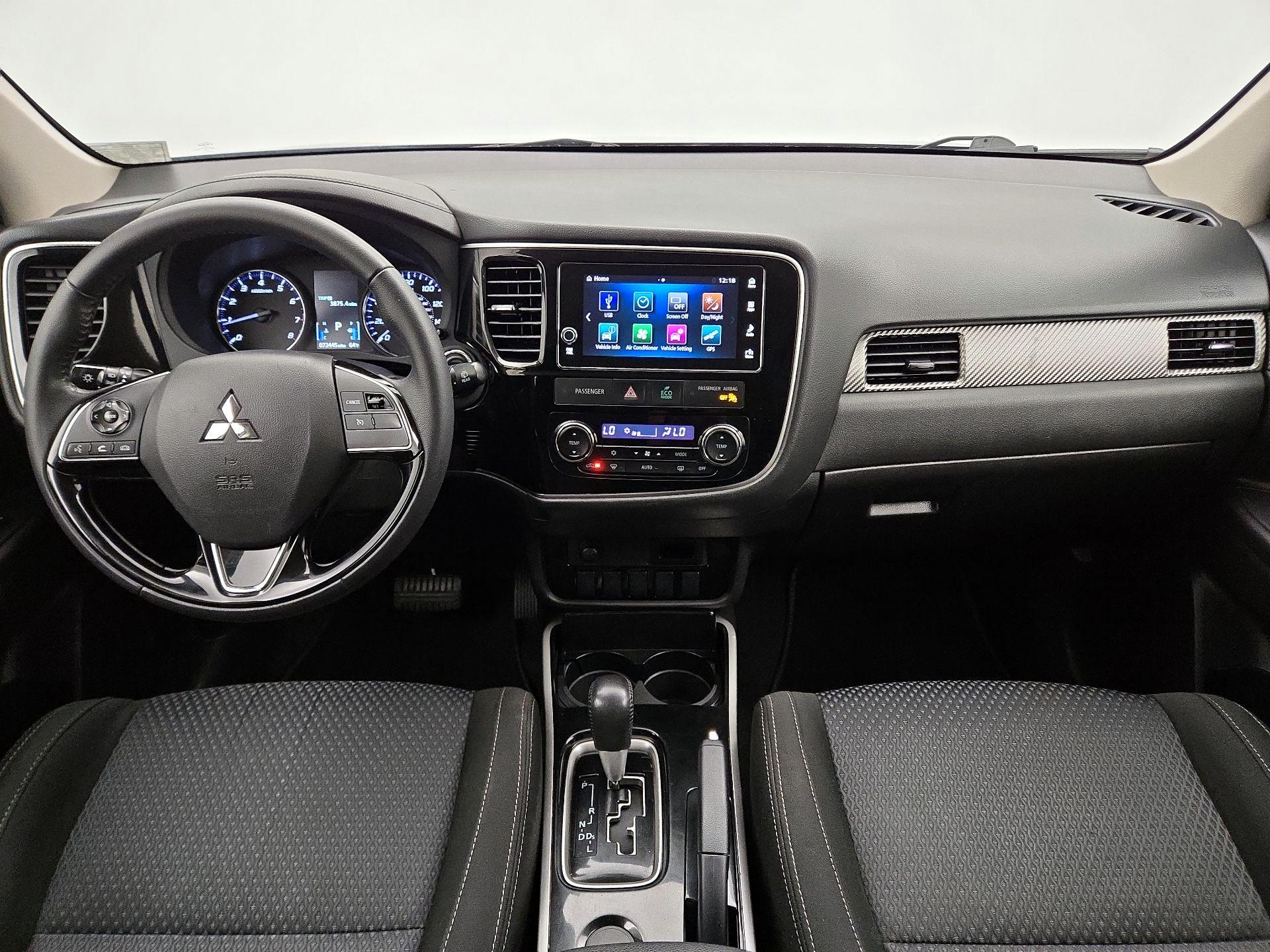 Thumbnail: 2017 Mitsubishi Outlander - 9