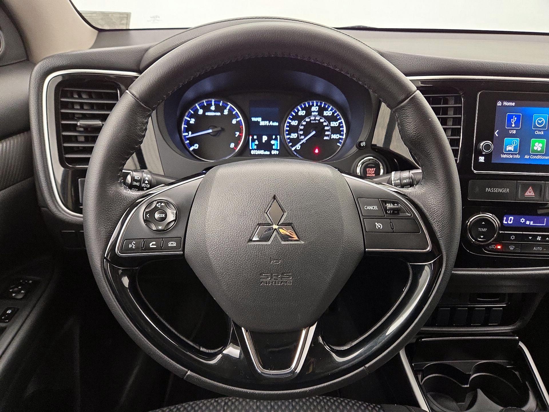 Thumbnail: 2017 Mitsubishi Outlander - 10