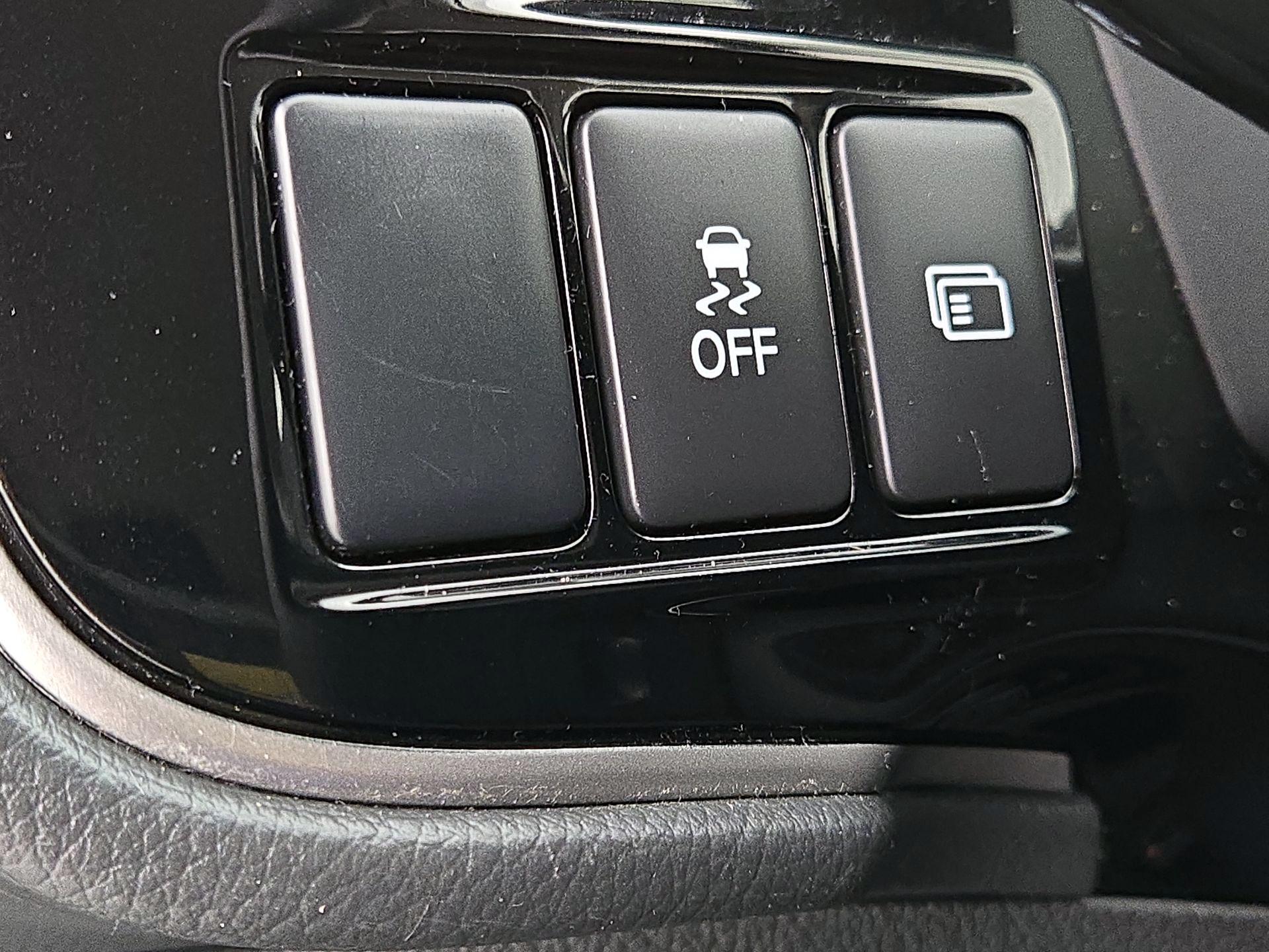Thumbnail: 2017 Mitsubishi Outlander - 13