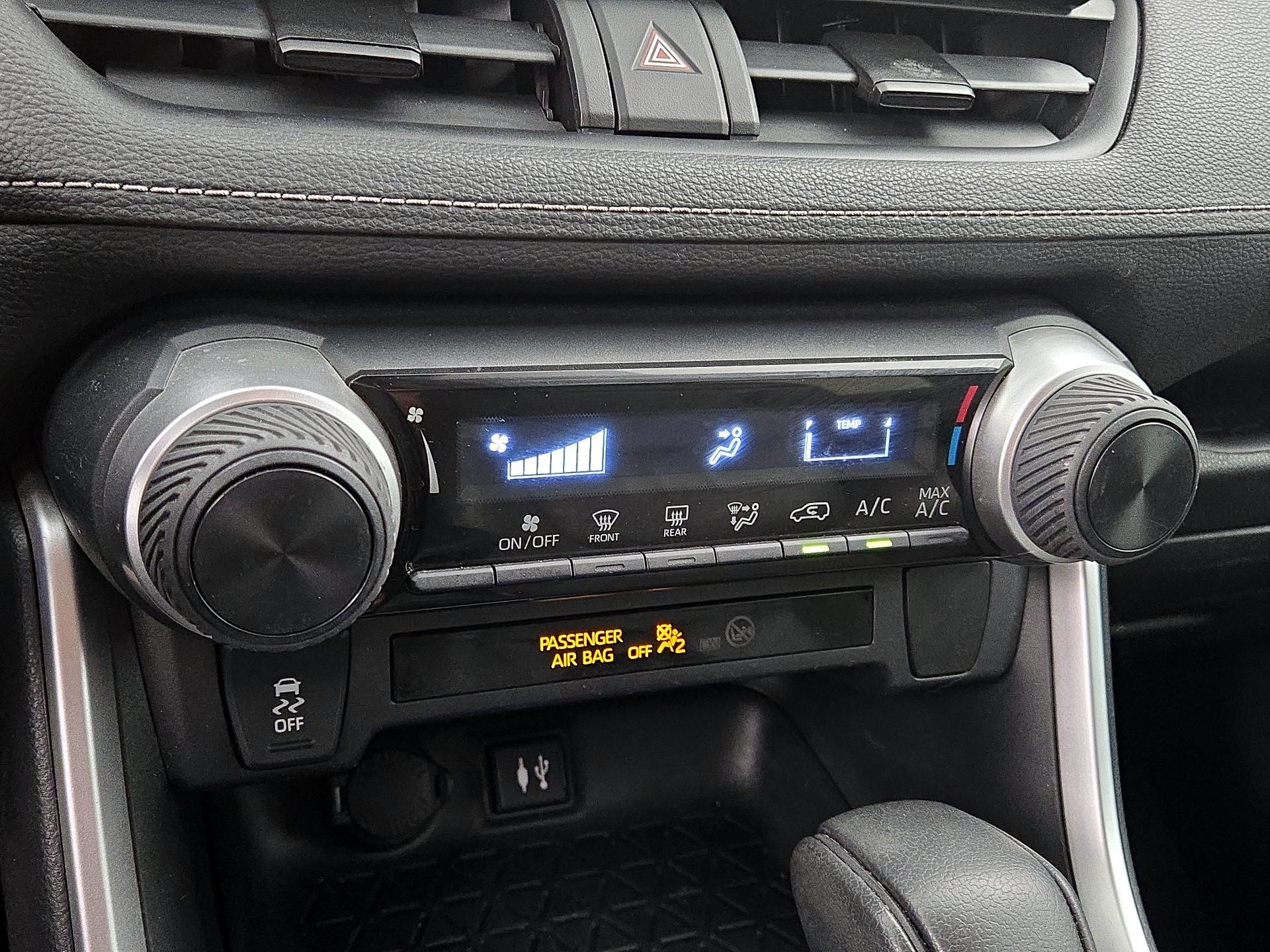 Thumbnail: 2019 Toyota RAV4 - 16