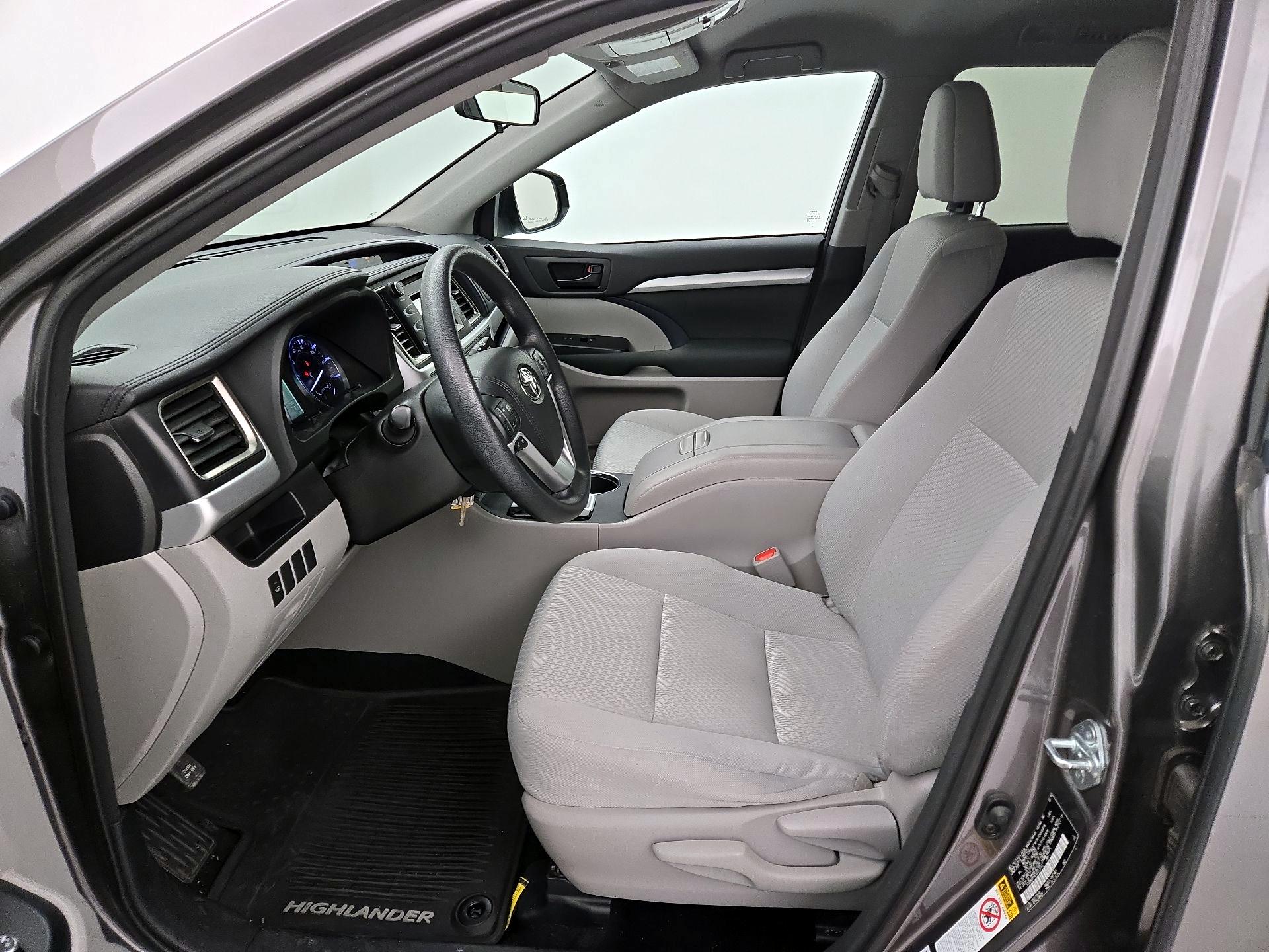 Thumbnail: 2016 Toyota Highlander - 9
