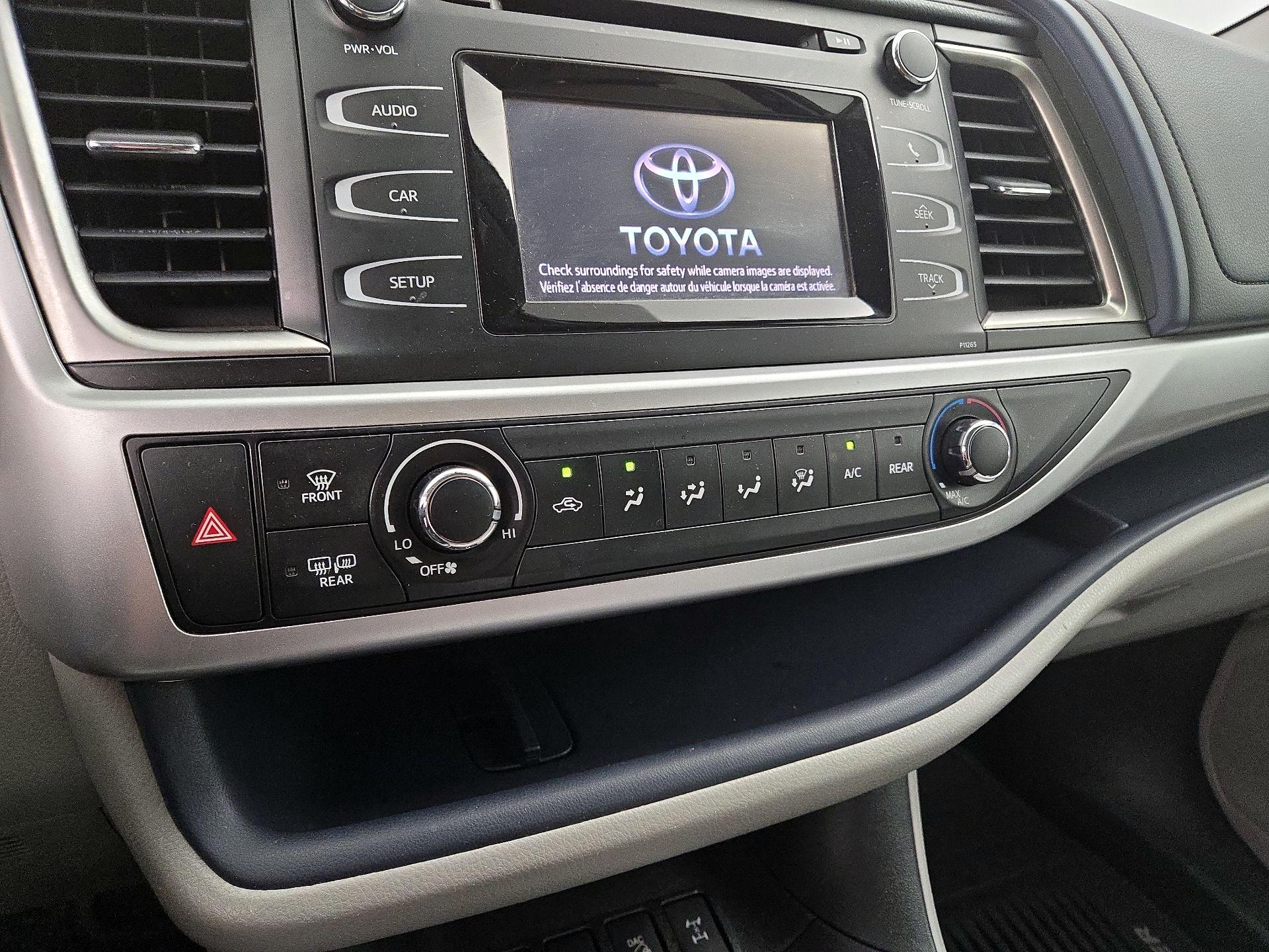Thumbnail: 2016 Toyota Highlander - 14