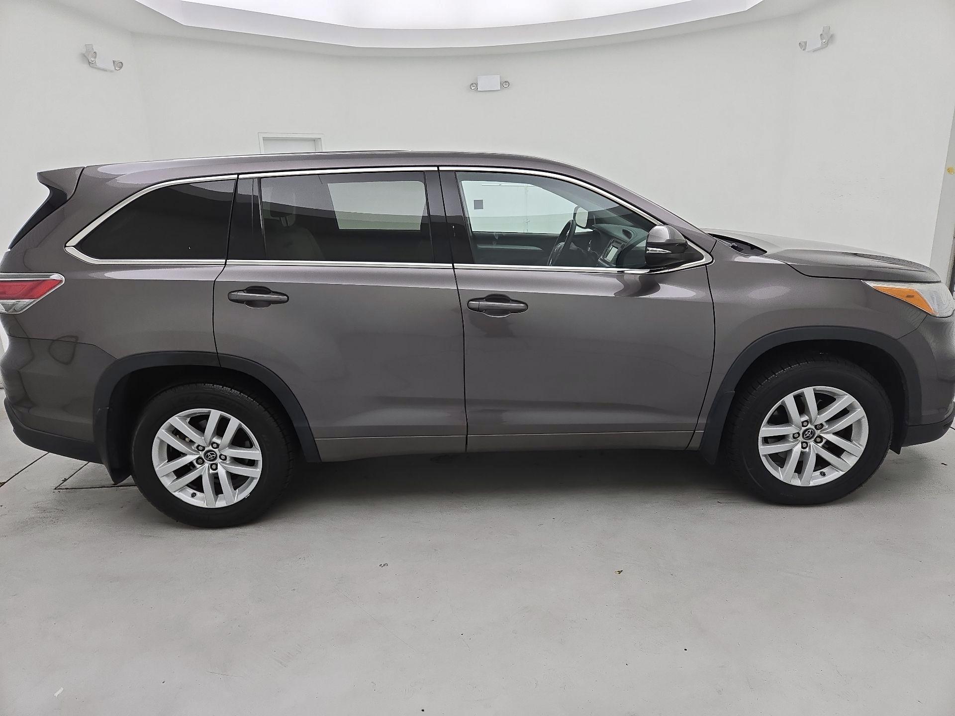 Thumbnail: 2016 Toyota Highlander - 4
