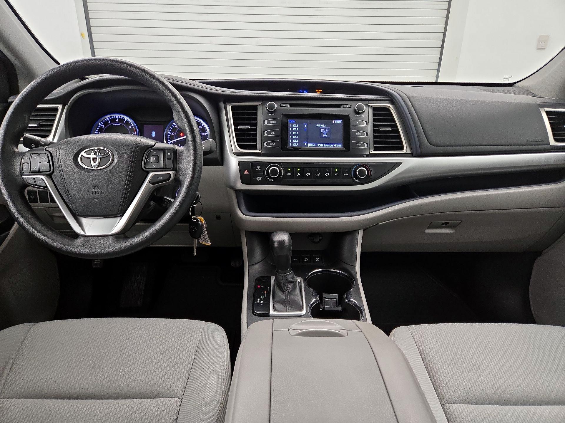 Thumbnail: 2016 Toyota Highlander - 8