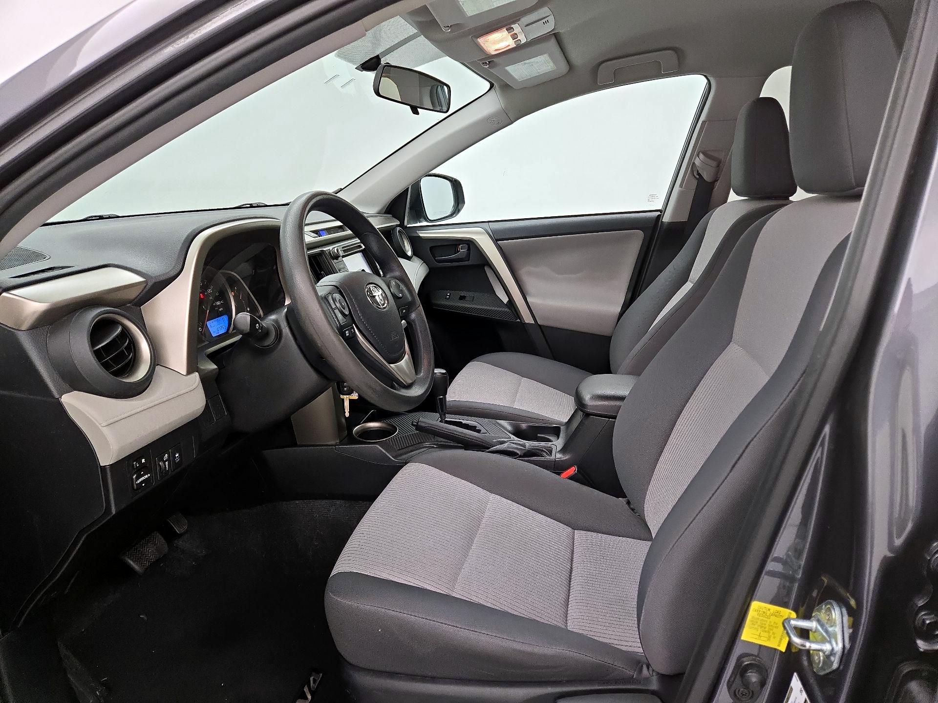Thumbnail: 2015 Toyota RAV4 - 9