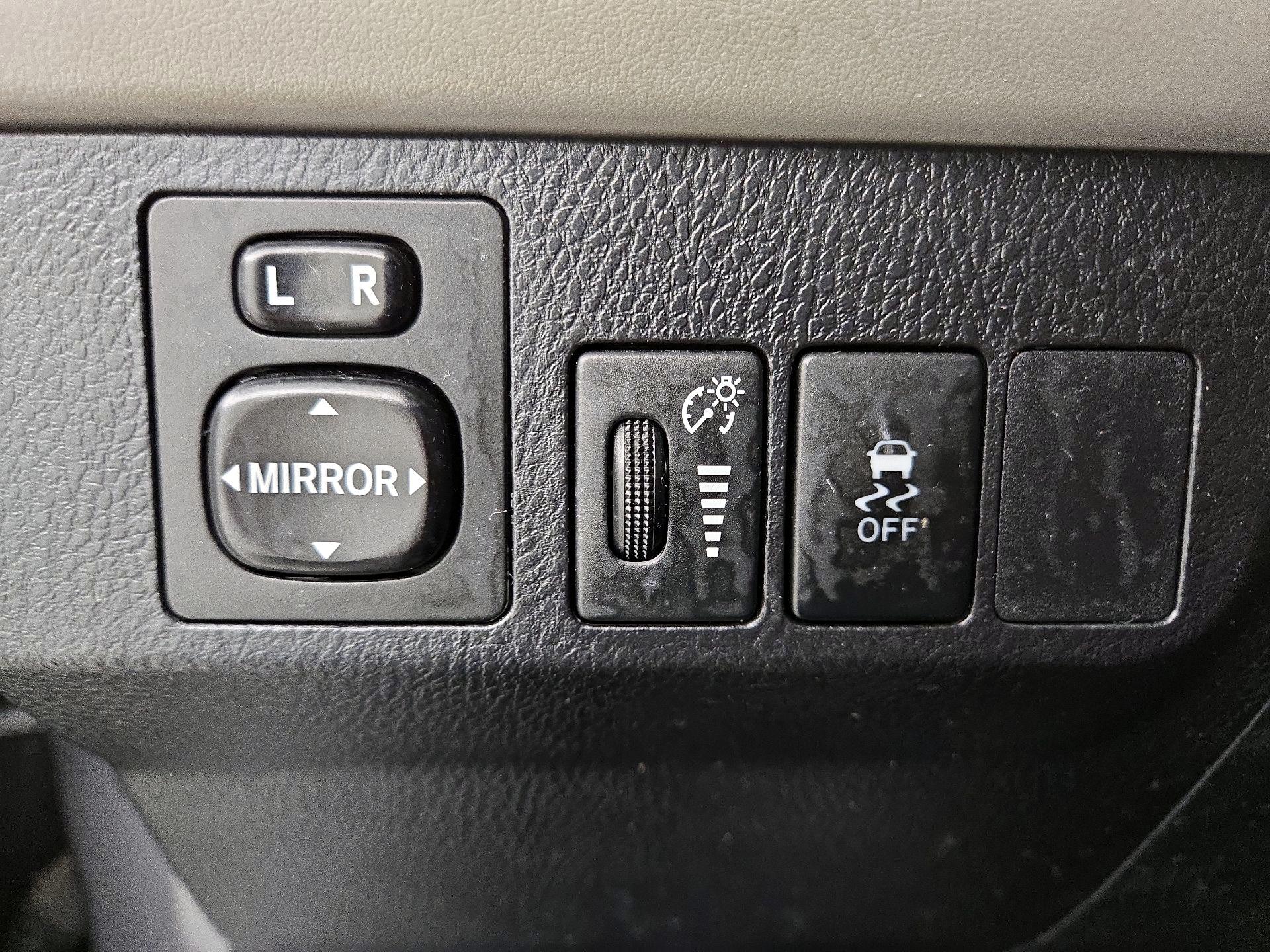 Thumbnail: 2015 Toyota RAV4 - 11