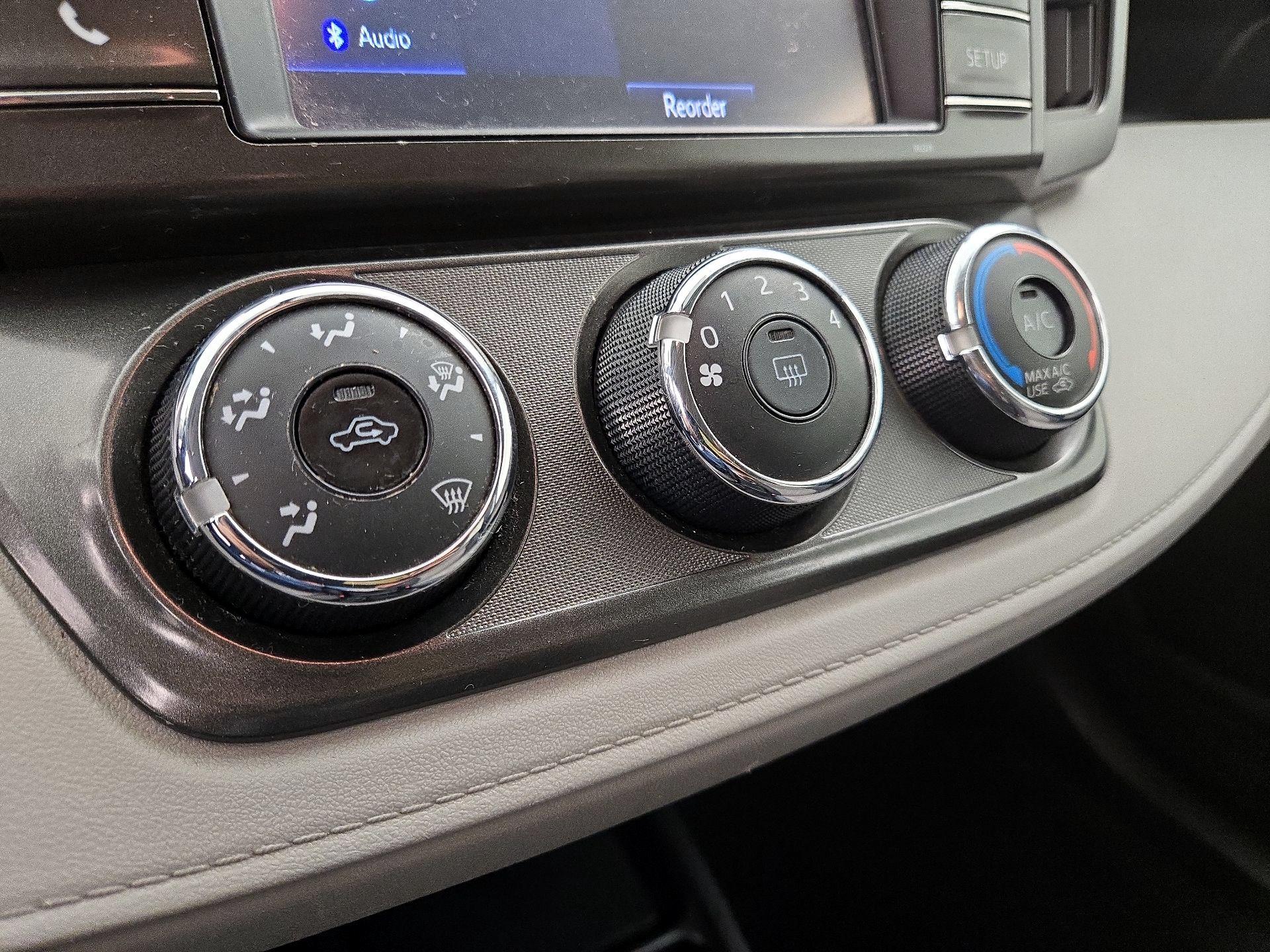 Thumbnail: 2015 Toyota RAV4 - 14