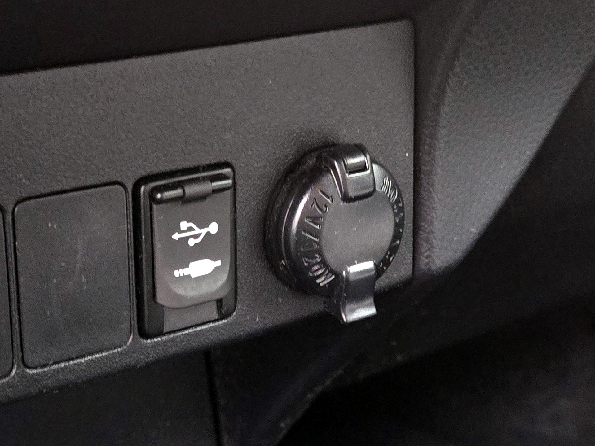 Thumbnail: 2015 Toyota RAV4 - 16