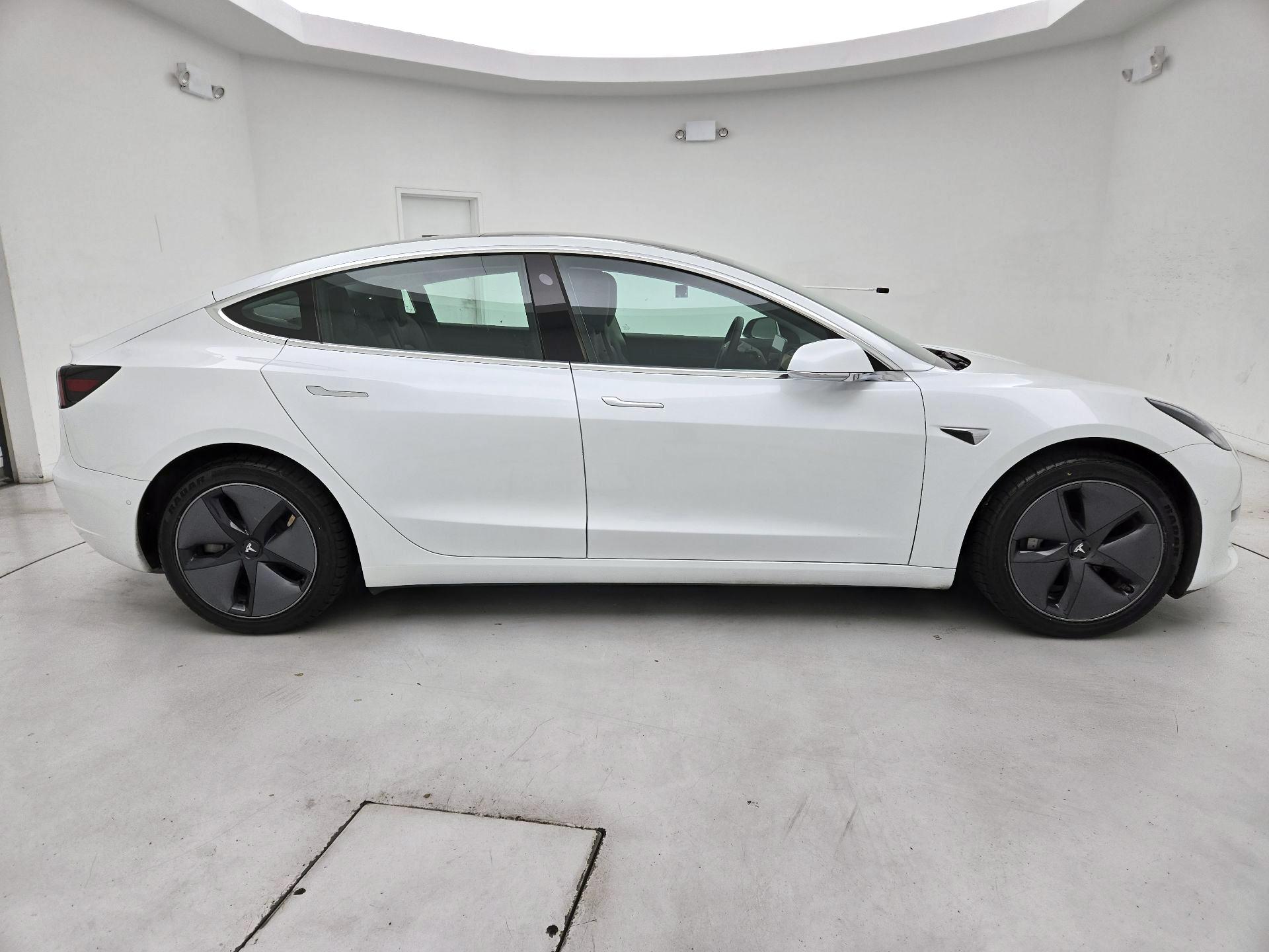 Thumbnail: 2020 Tesla Model 3 - 4