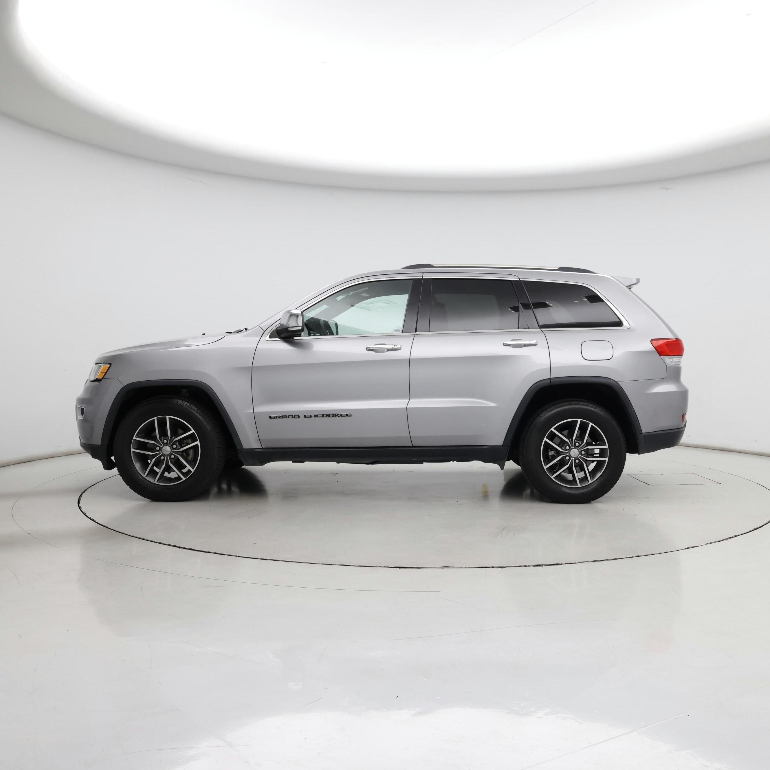 Thumbnail: 2017 Jeep Grand Cherokee - 3